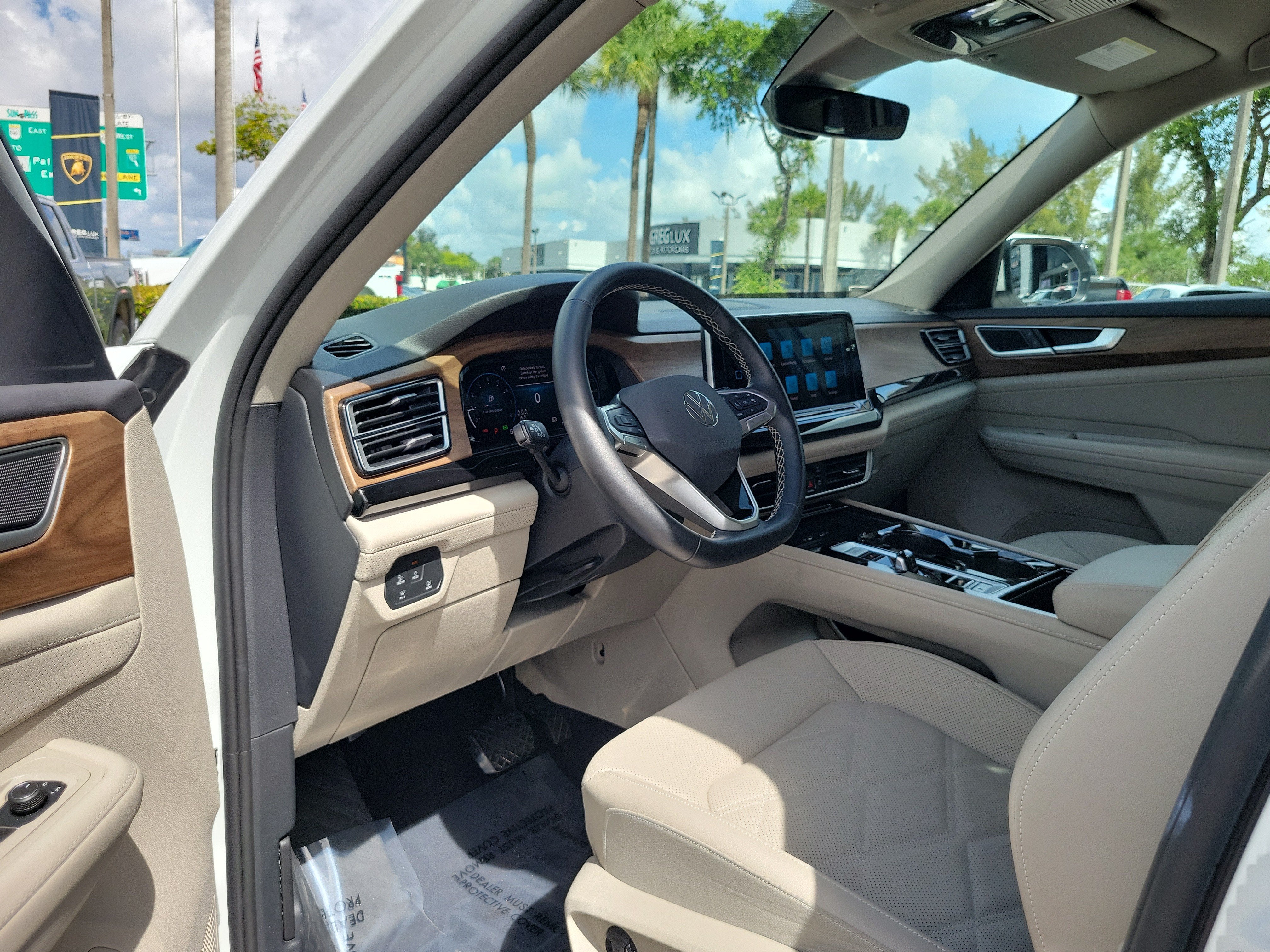 2025 Volkswagen Atlas 2.0T SE w/Technology