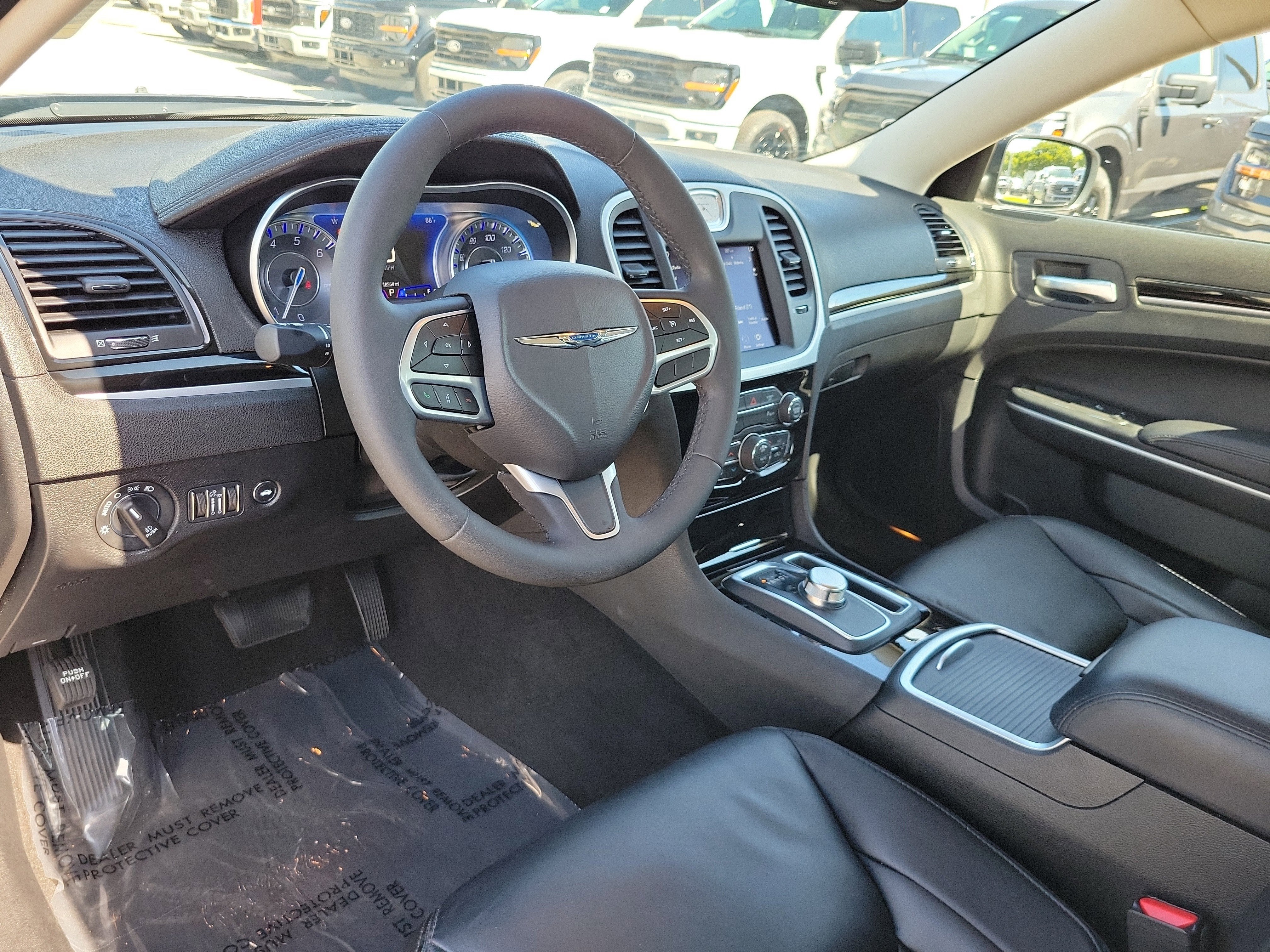 2023 Chrysler 300 Touring L