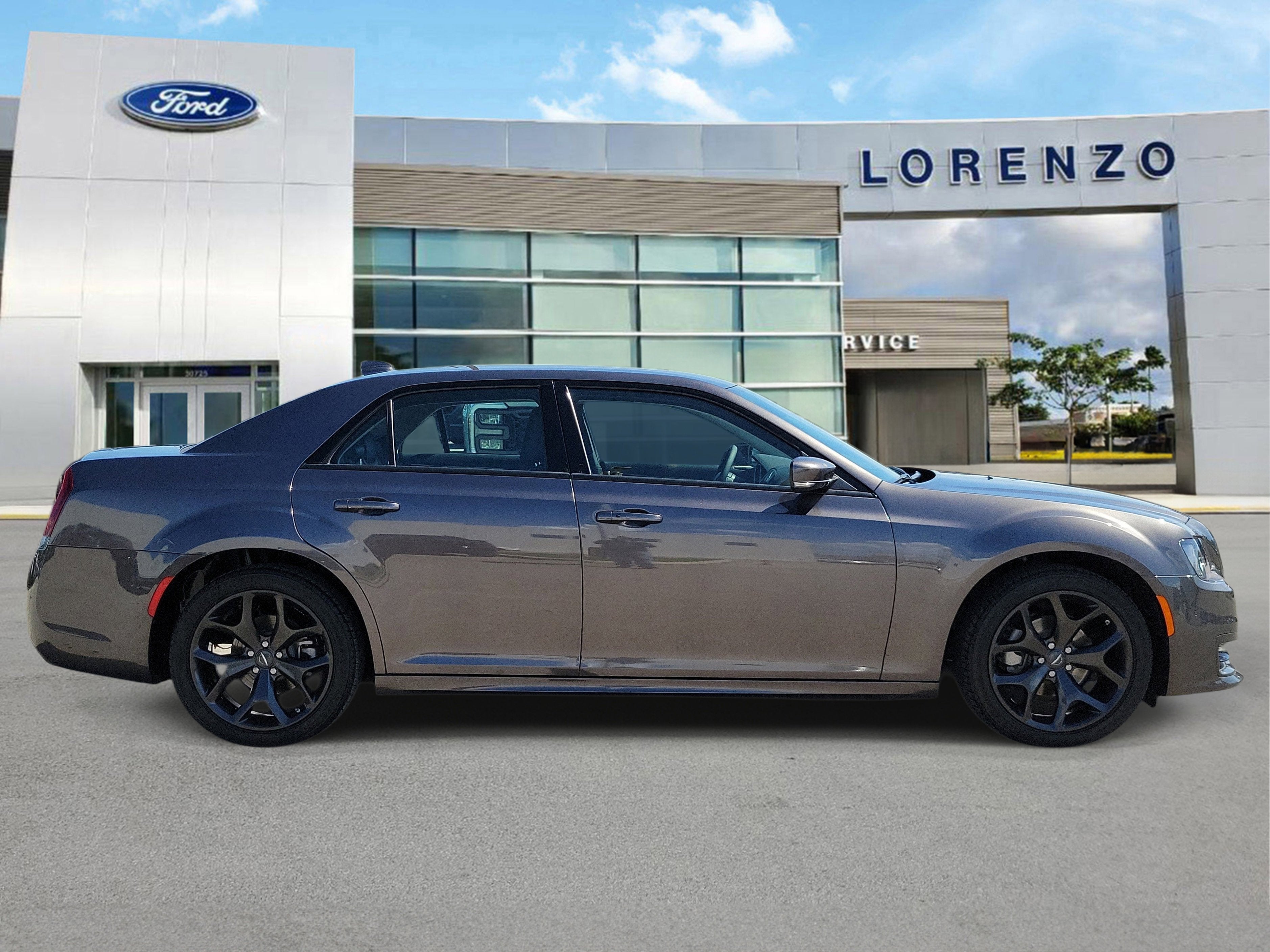 2023 Chrysler 300 Touring L