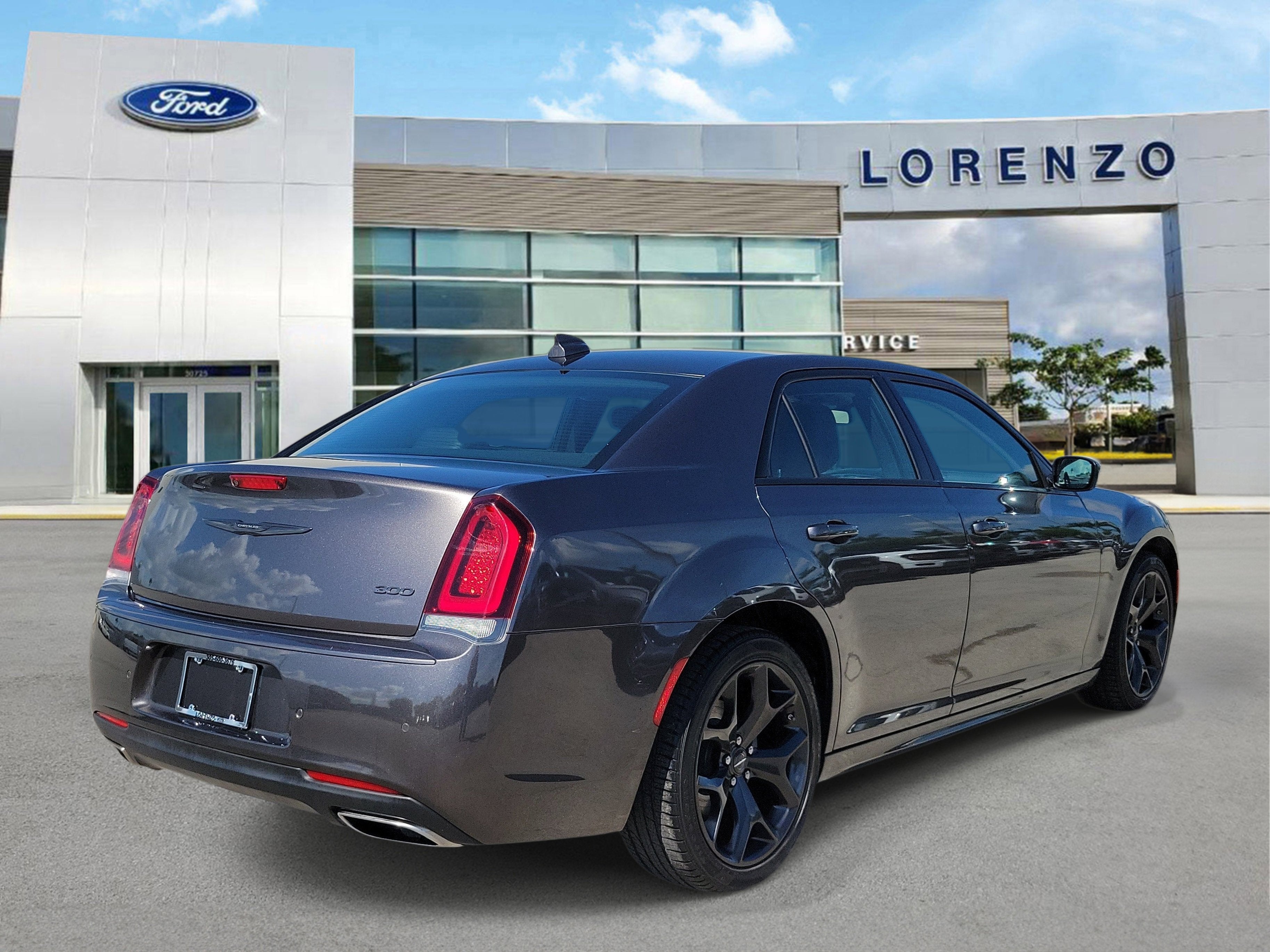 2023 Chrysler 300 Touring L