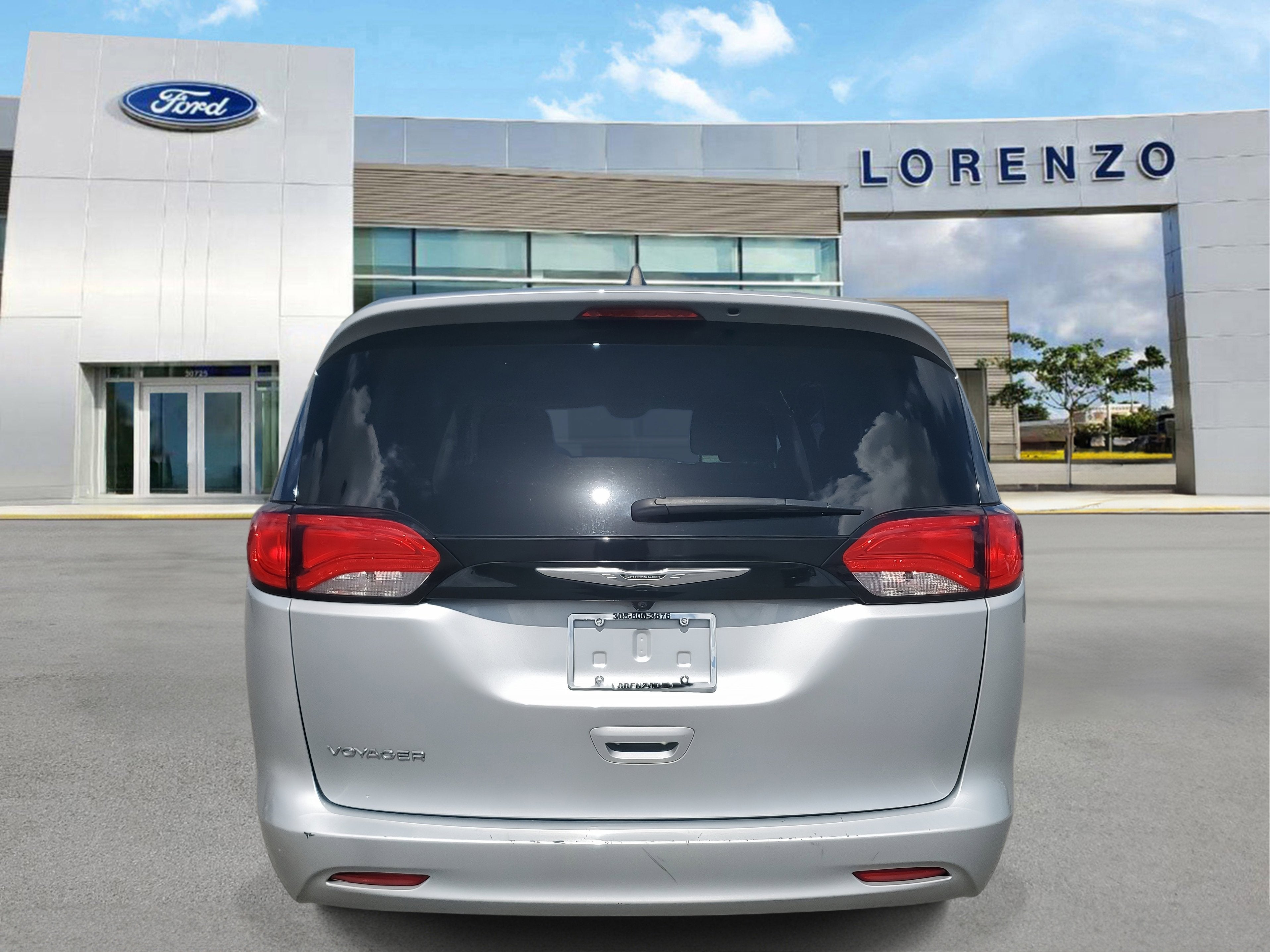 2023 Chrysler Voyager LX