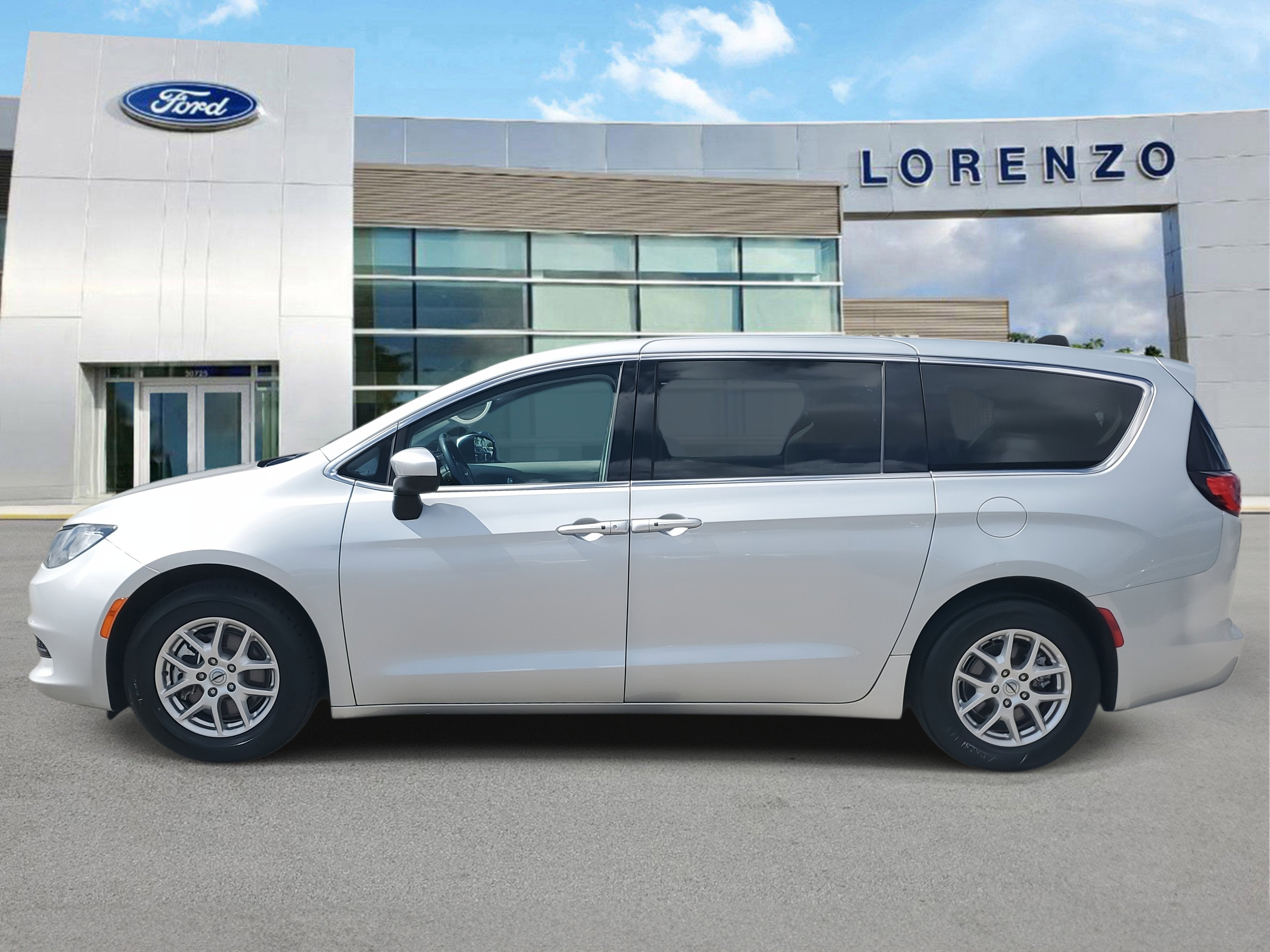 2023 Chrysler Voyager LX