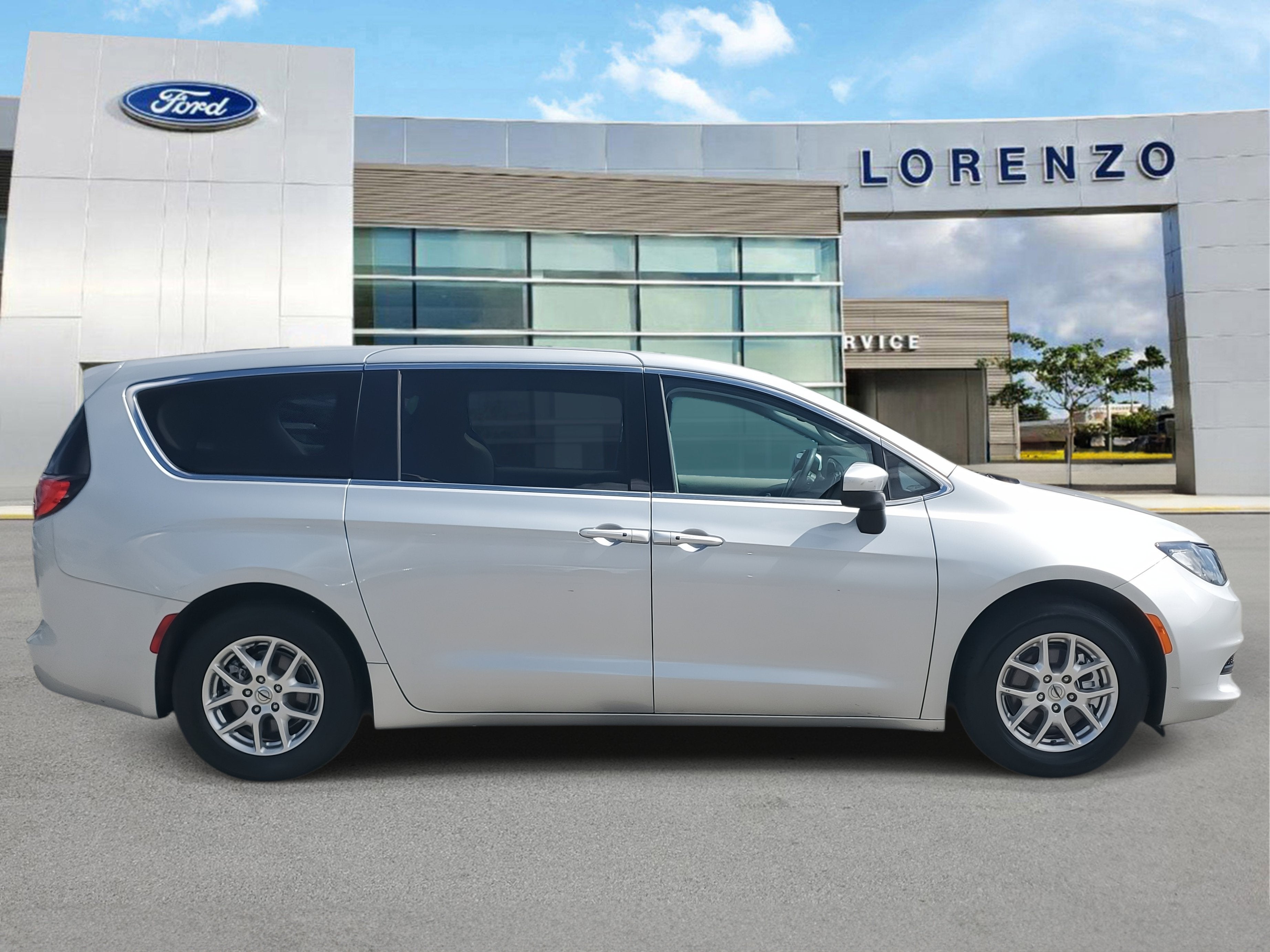 2023 Chrysler Voyager LX