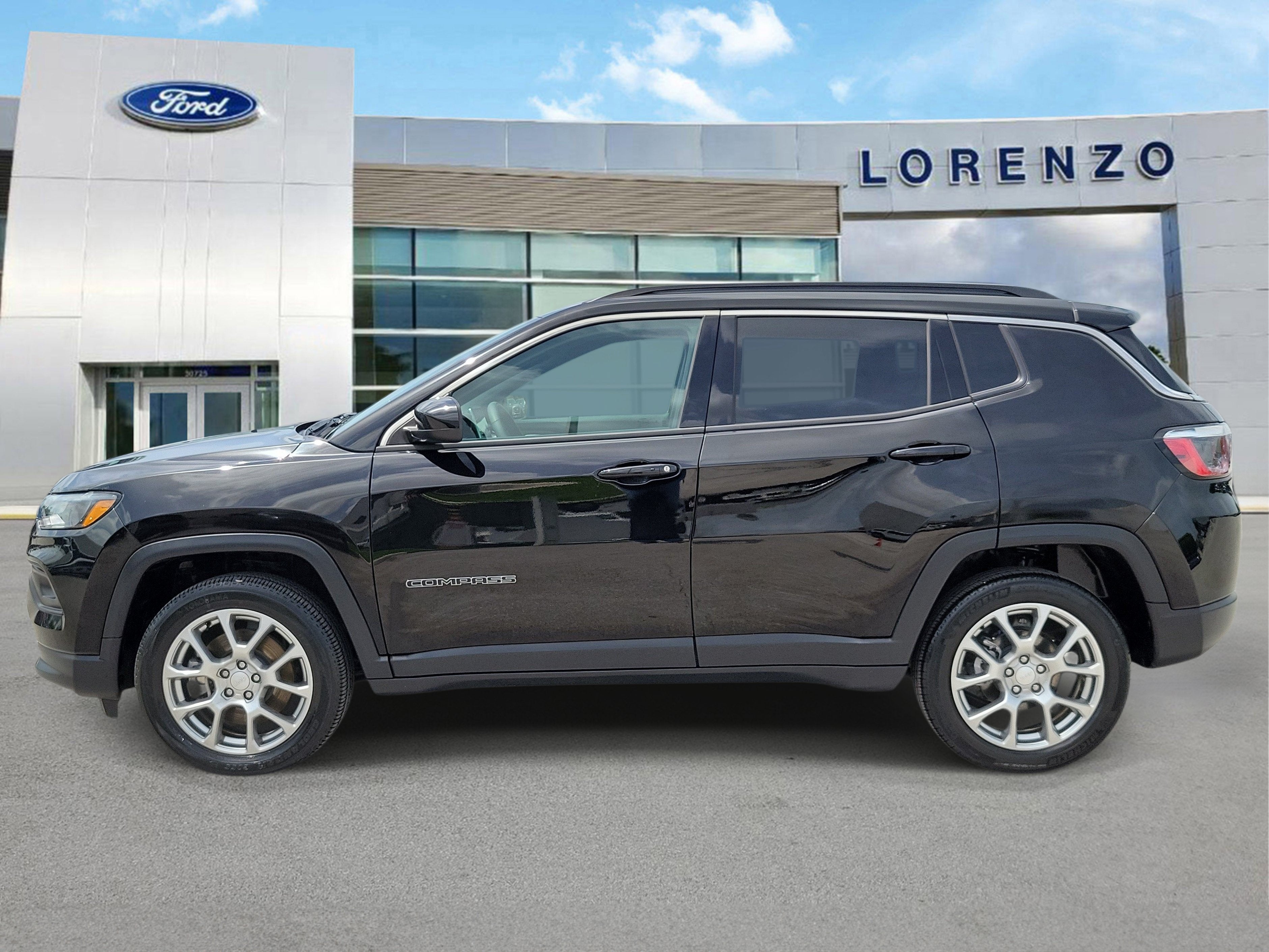 2023 Jeep Compass Latitude Lux 4WD