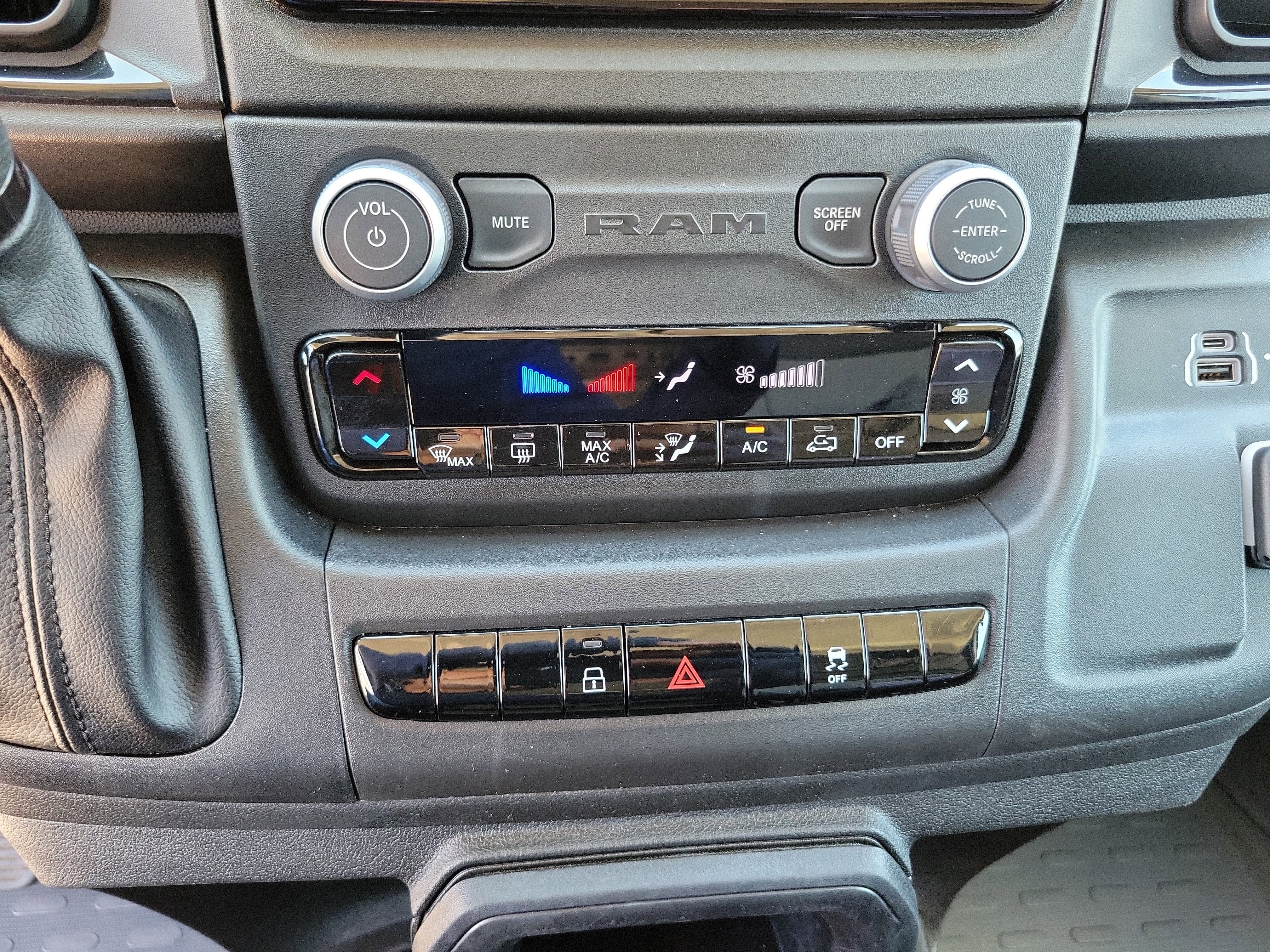 2026 RAM ProMaster Cargo Van Tradesman