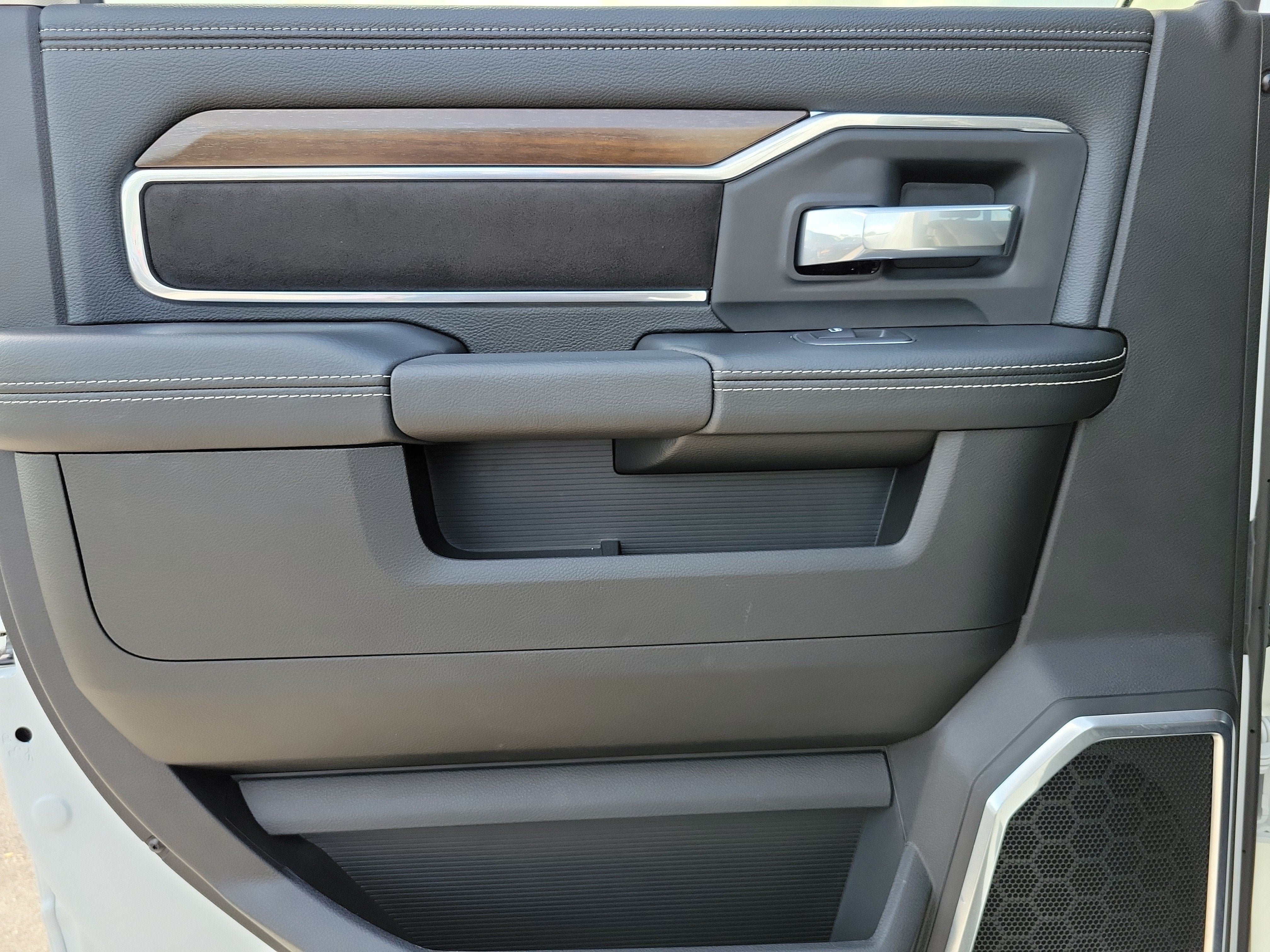 2024 RAM 2500 Laramie 4WD Diesel