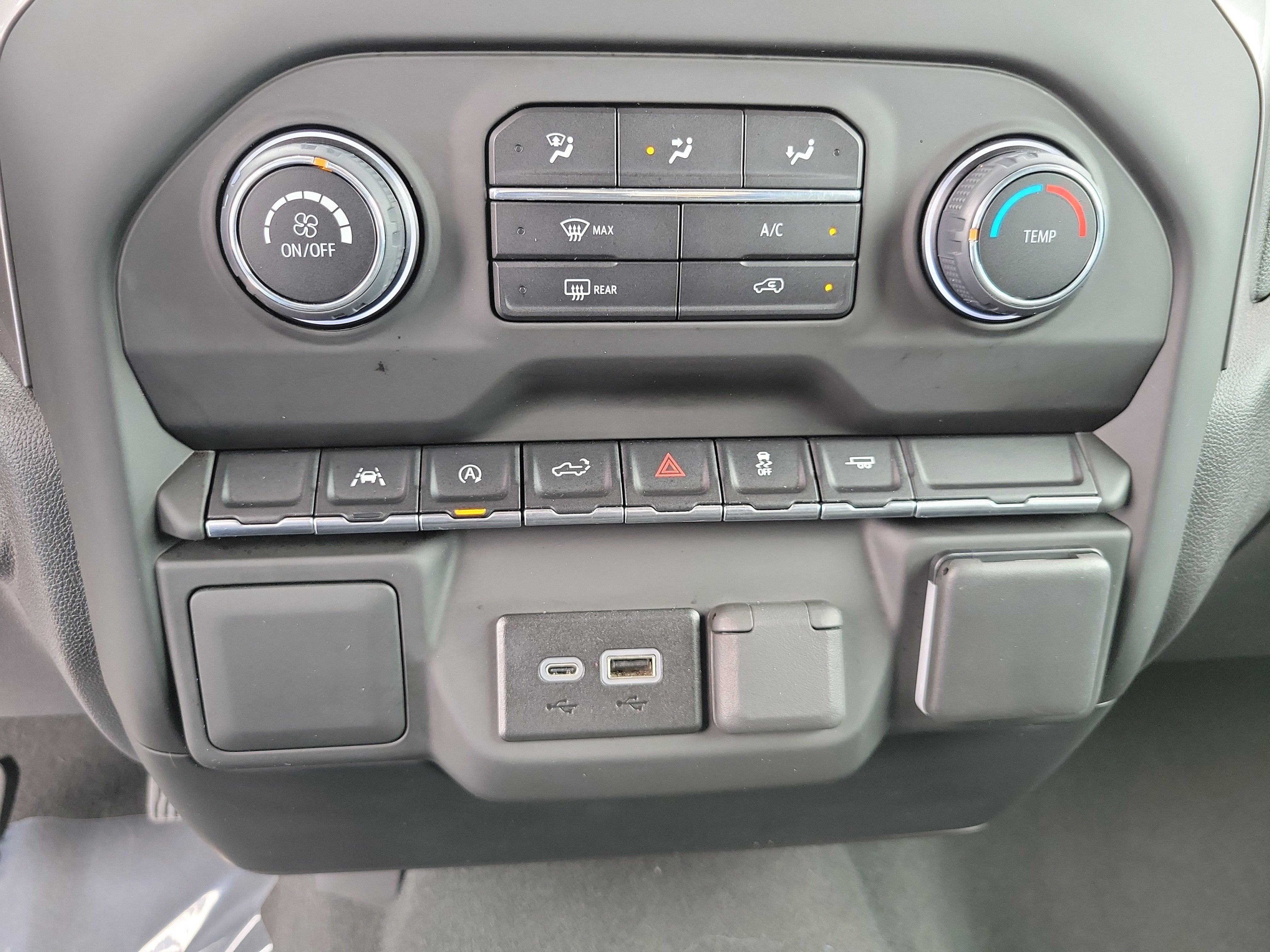 2024 Chevrolet Silverado 1500 Custom