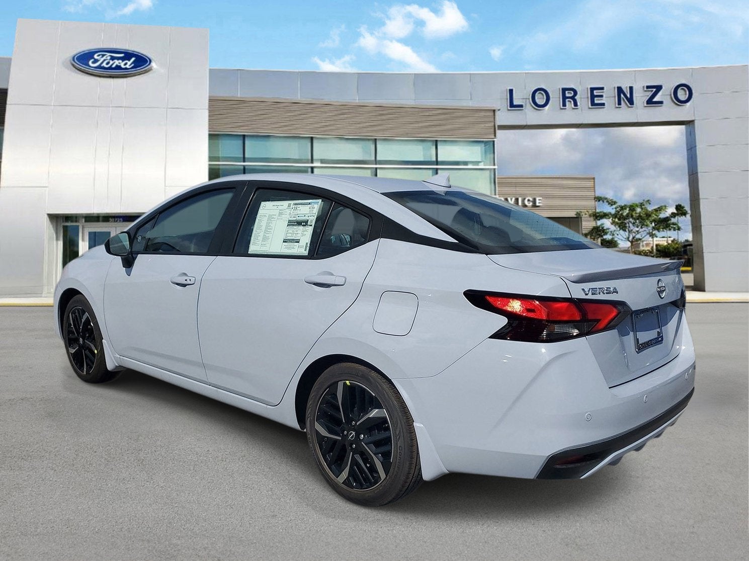 2025 Nissan Versa SR