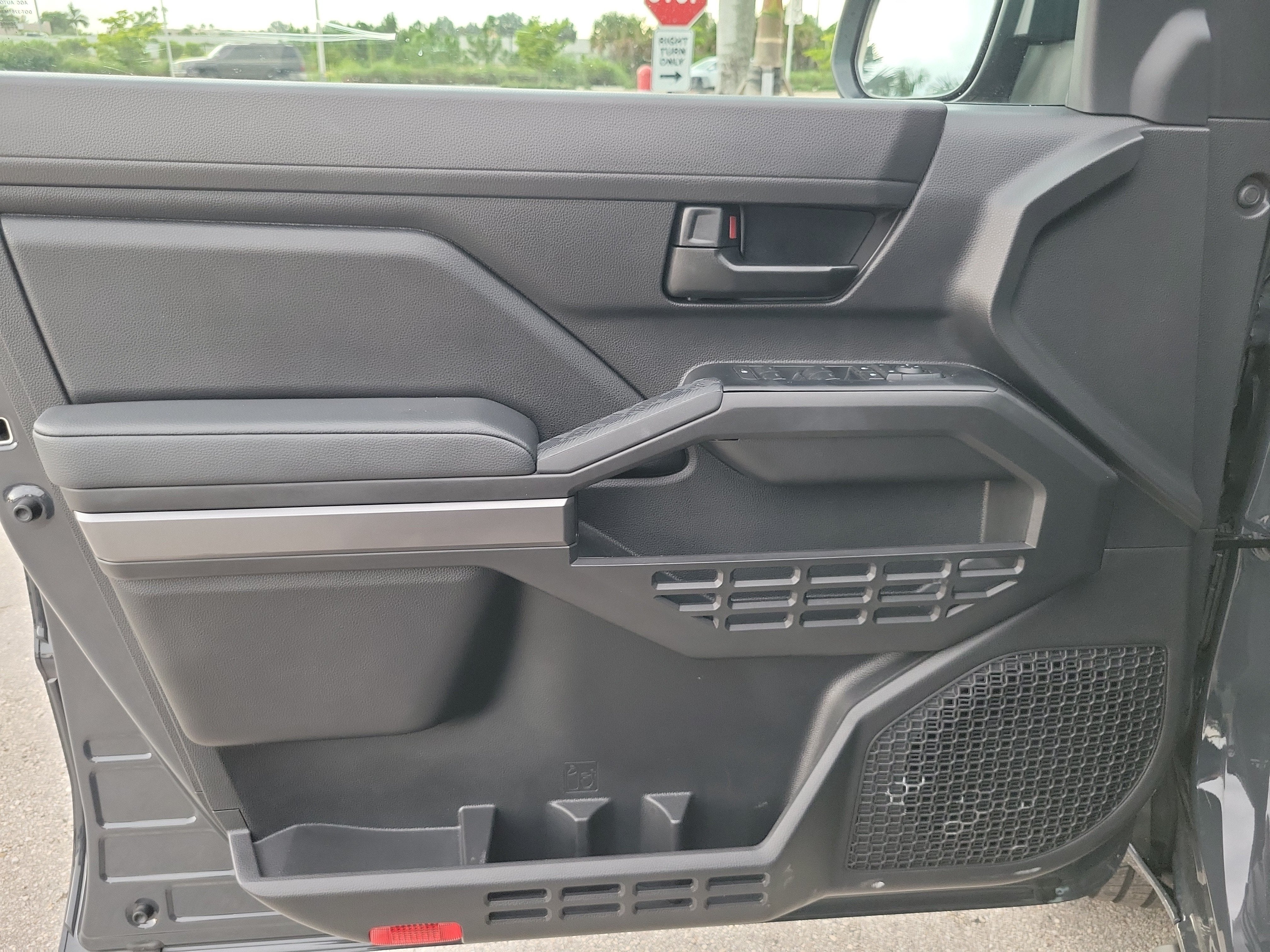 2025 Toyota Tacoma 4WD SR5 4WD