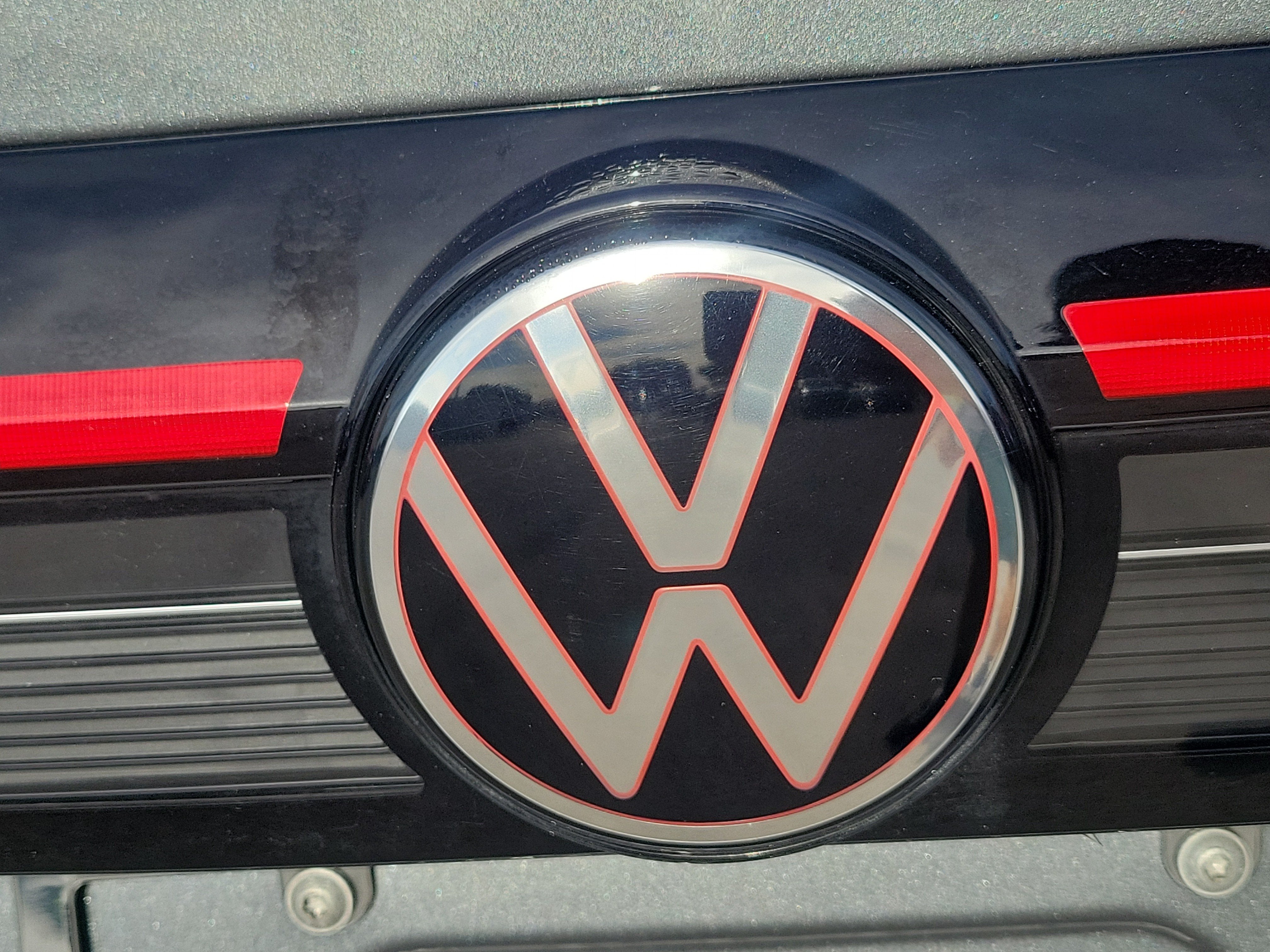 2025 Volkswagen Taos S