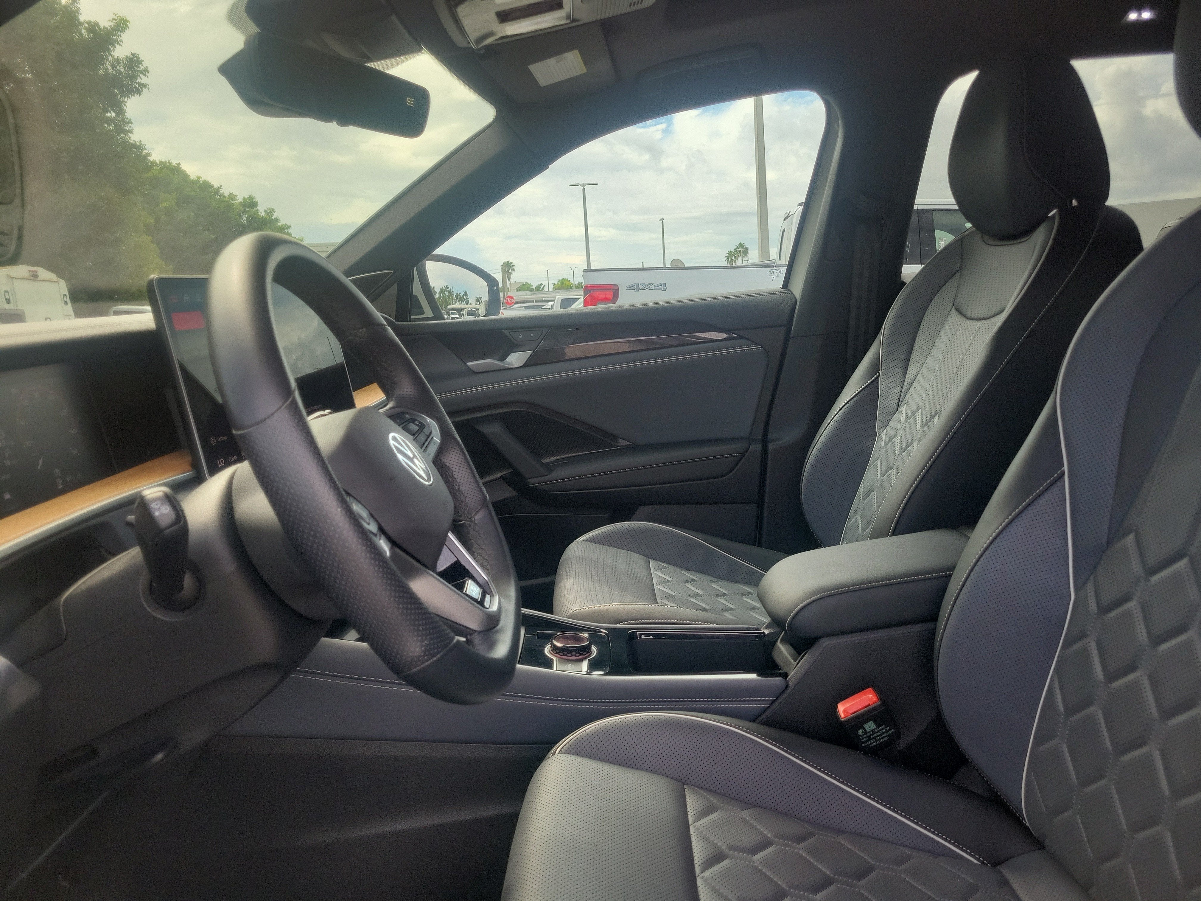 2025 Volkswagen Tiguan SEL R-Line