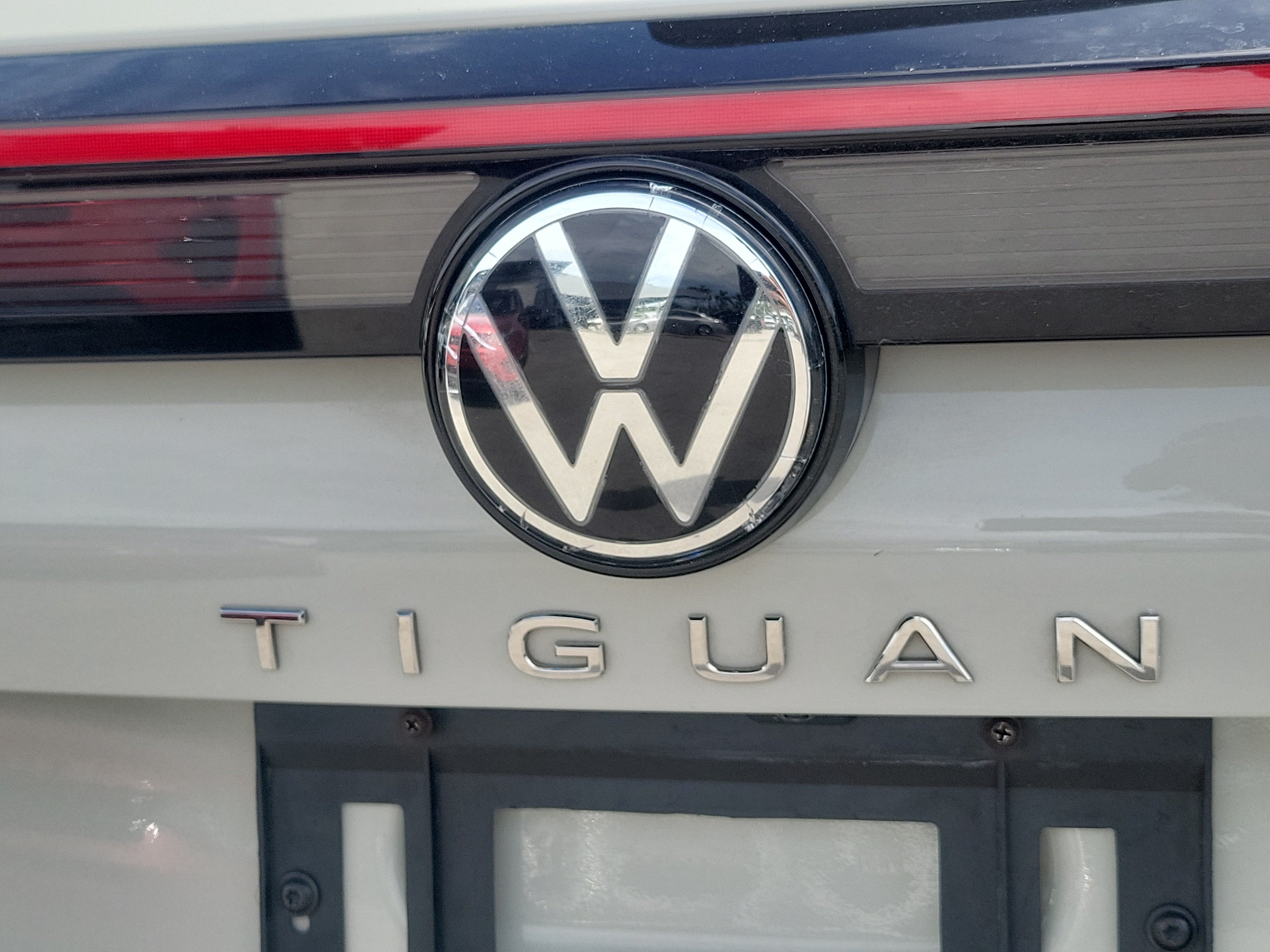 2025 Volkswagen Tiguan SEL R-Line