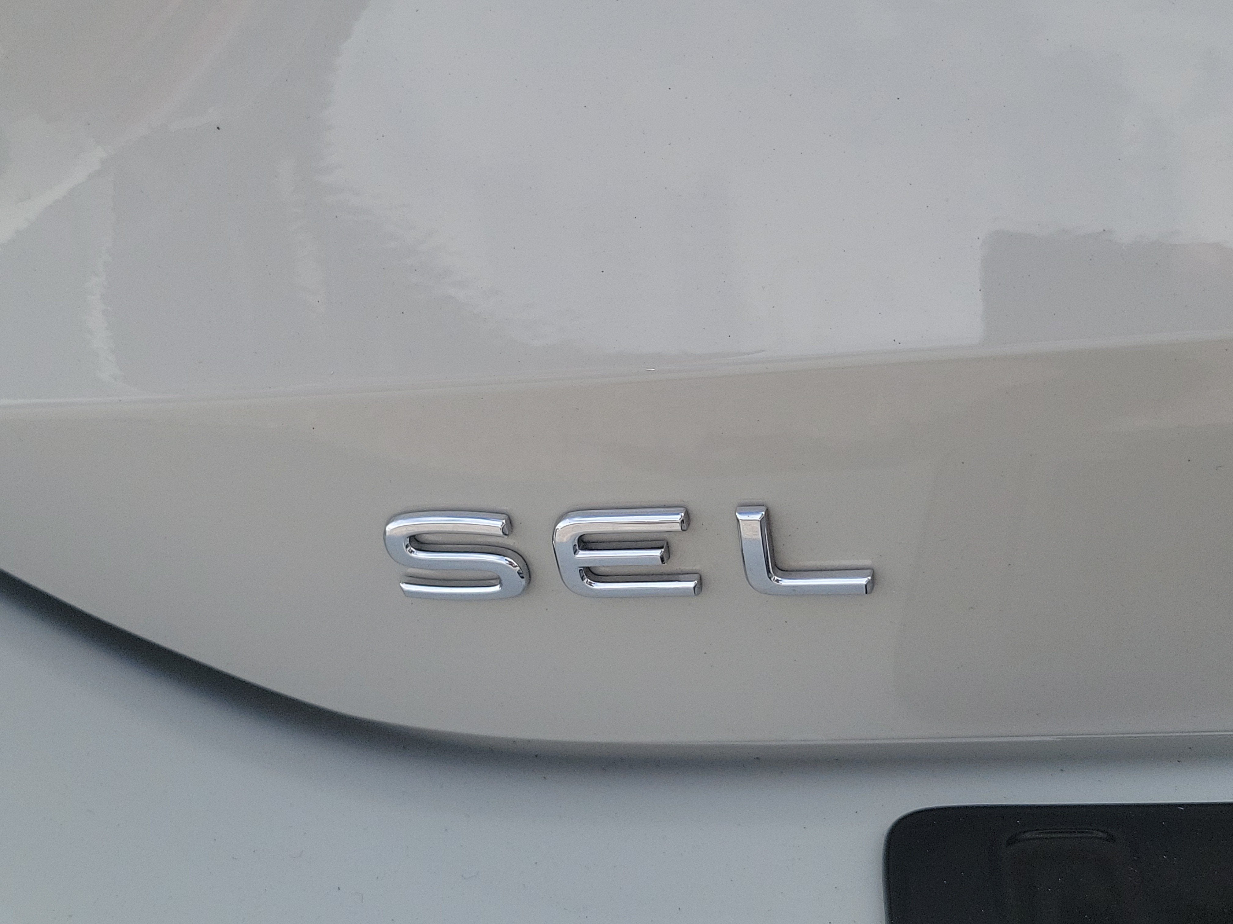2025 Volkswagen Tiguan SEL R-Line