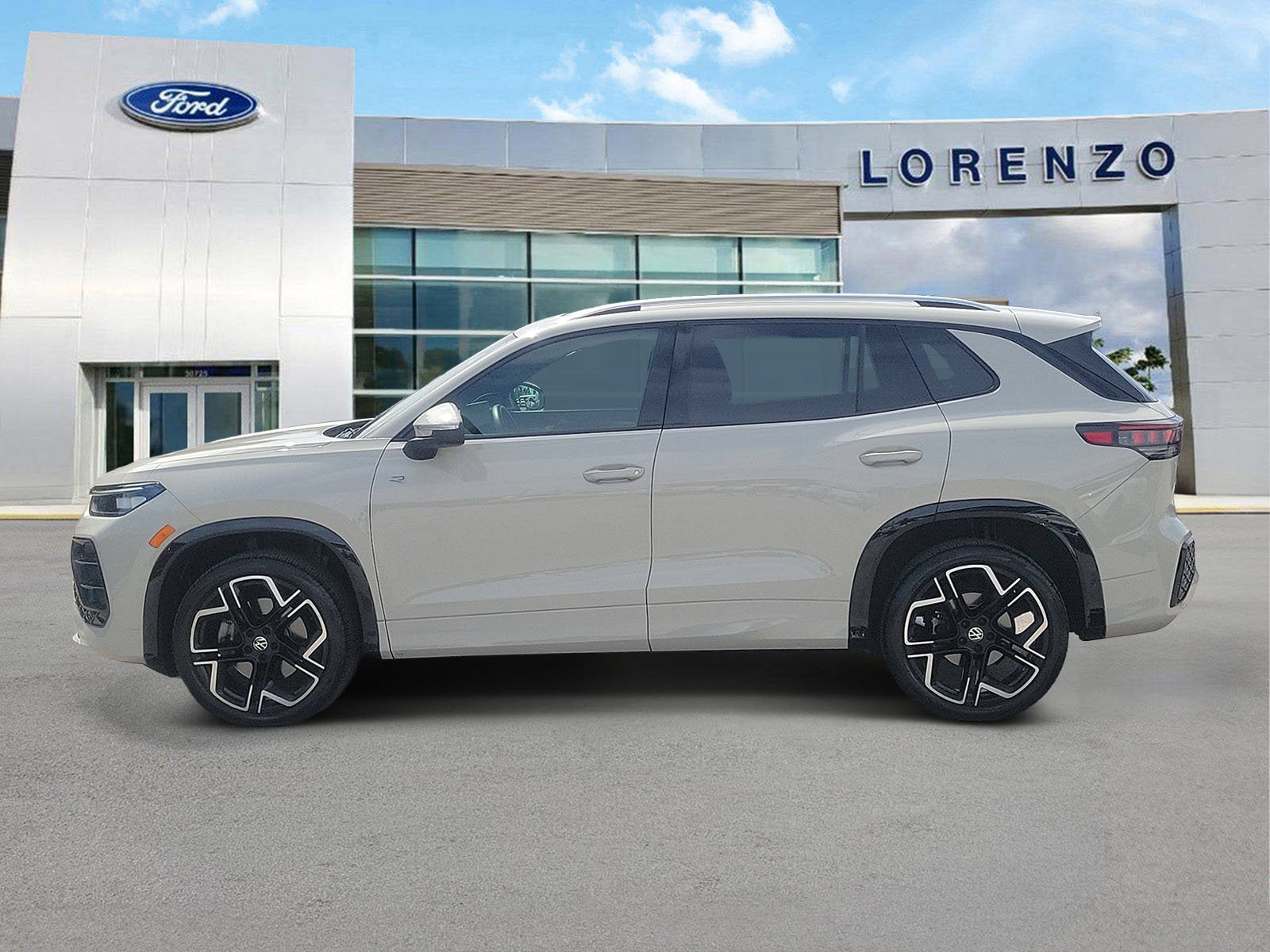 2025 Volkswagen Tiguan SEL R-Line