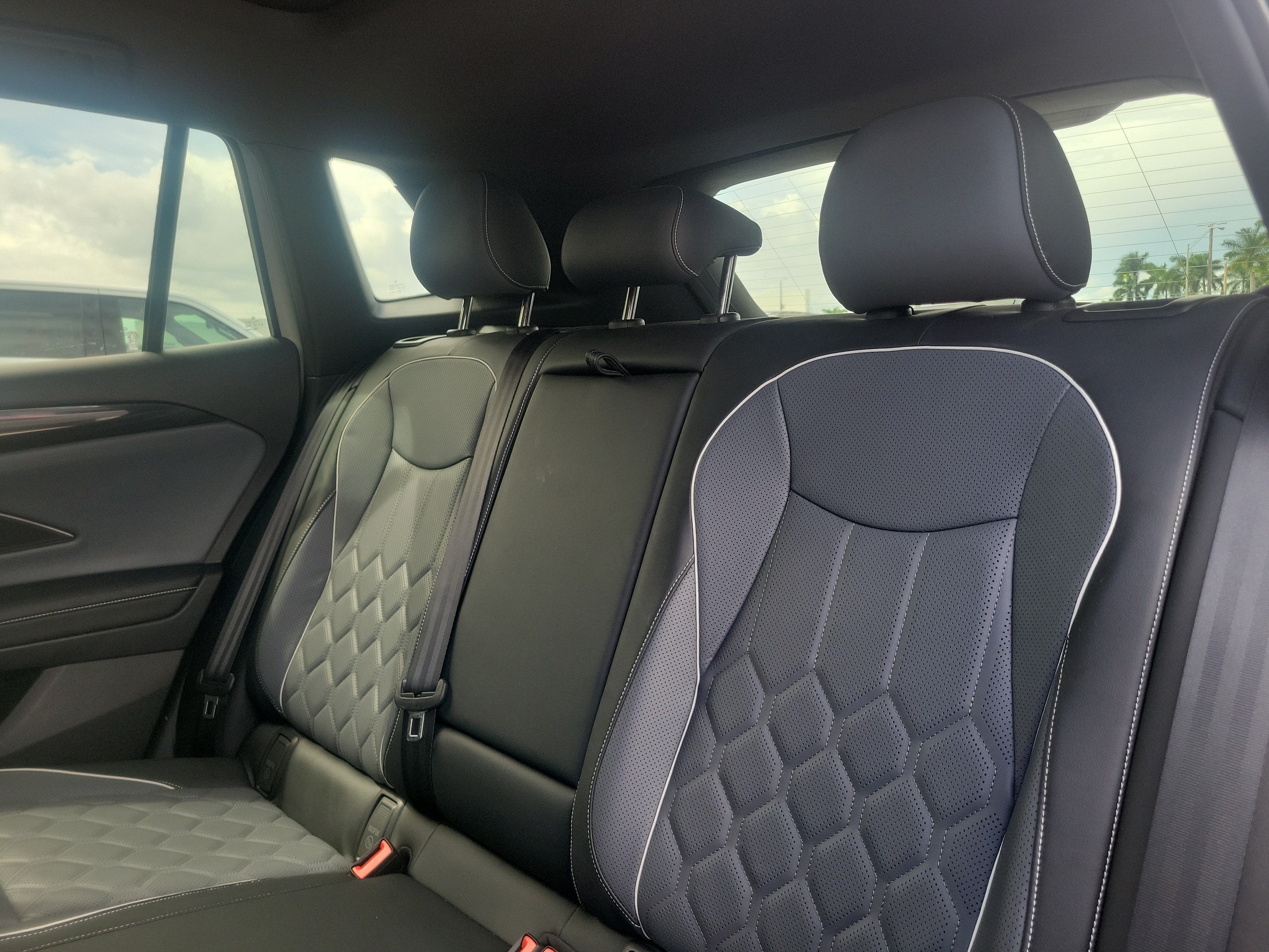 2025 Volkswagen Tiguan SEL R-Line