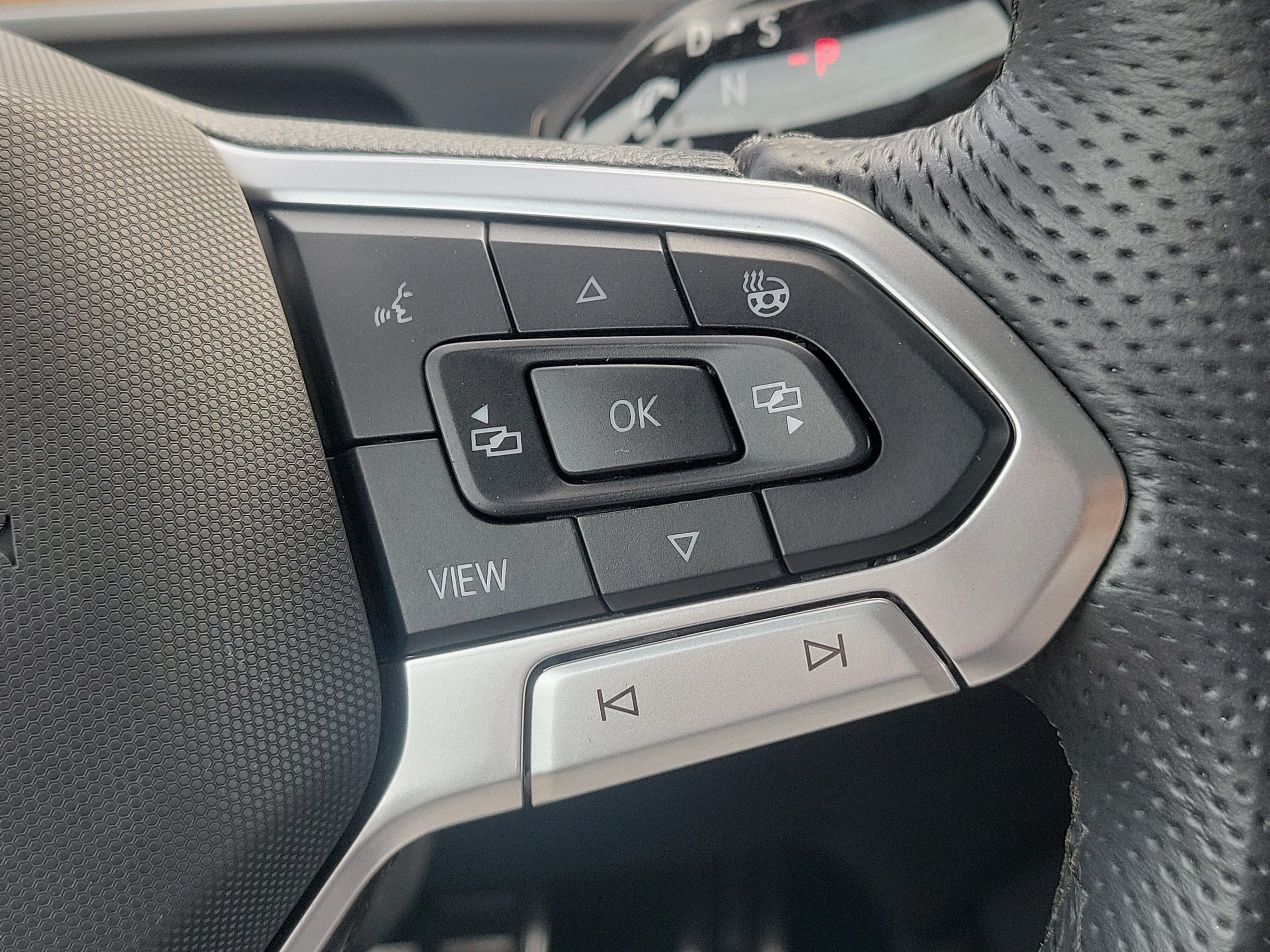 2025 Volkswagen Tiguan SEL R-Line