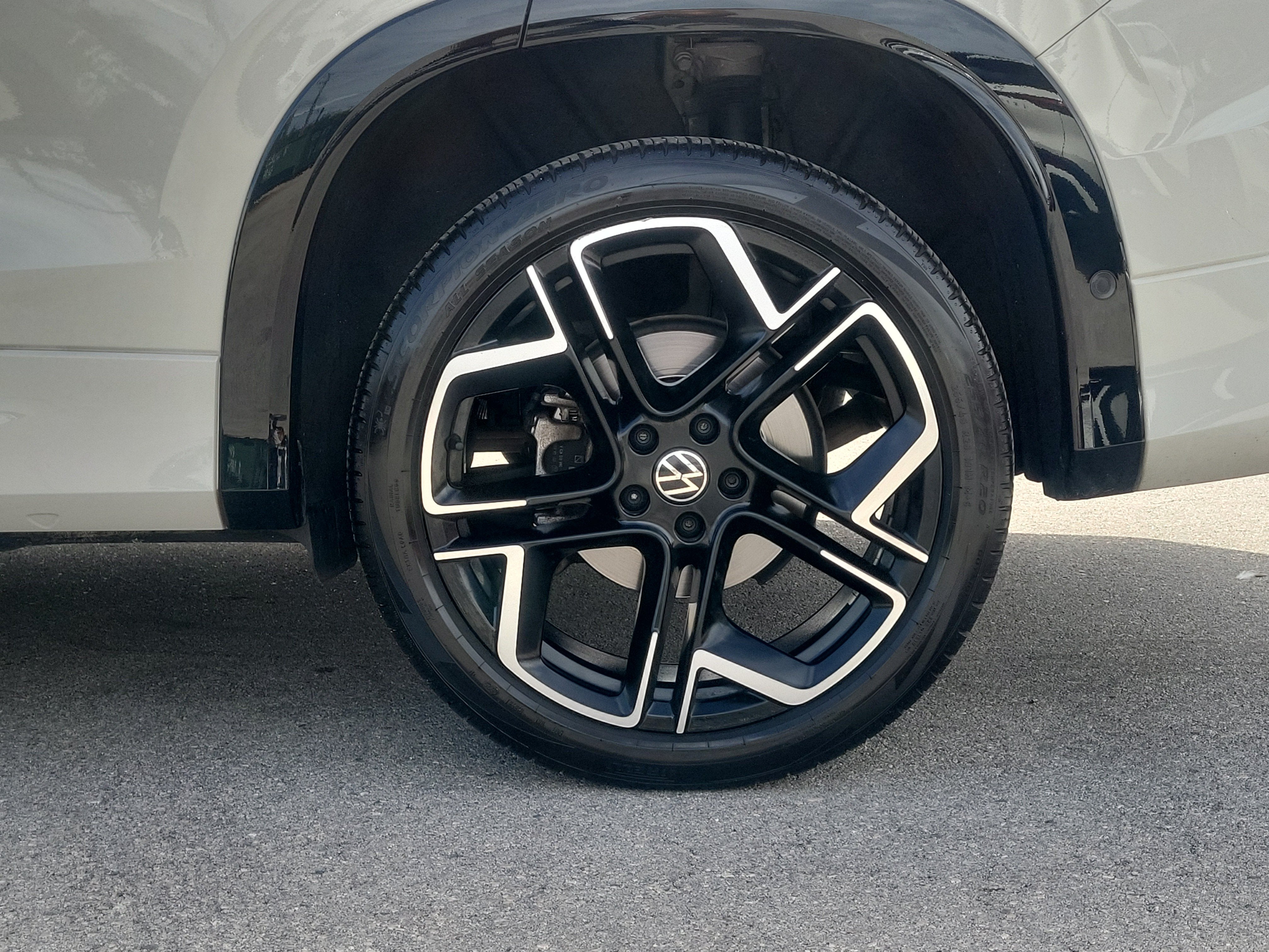 2025 Volkswagen Tiguan SEL R-Line