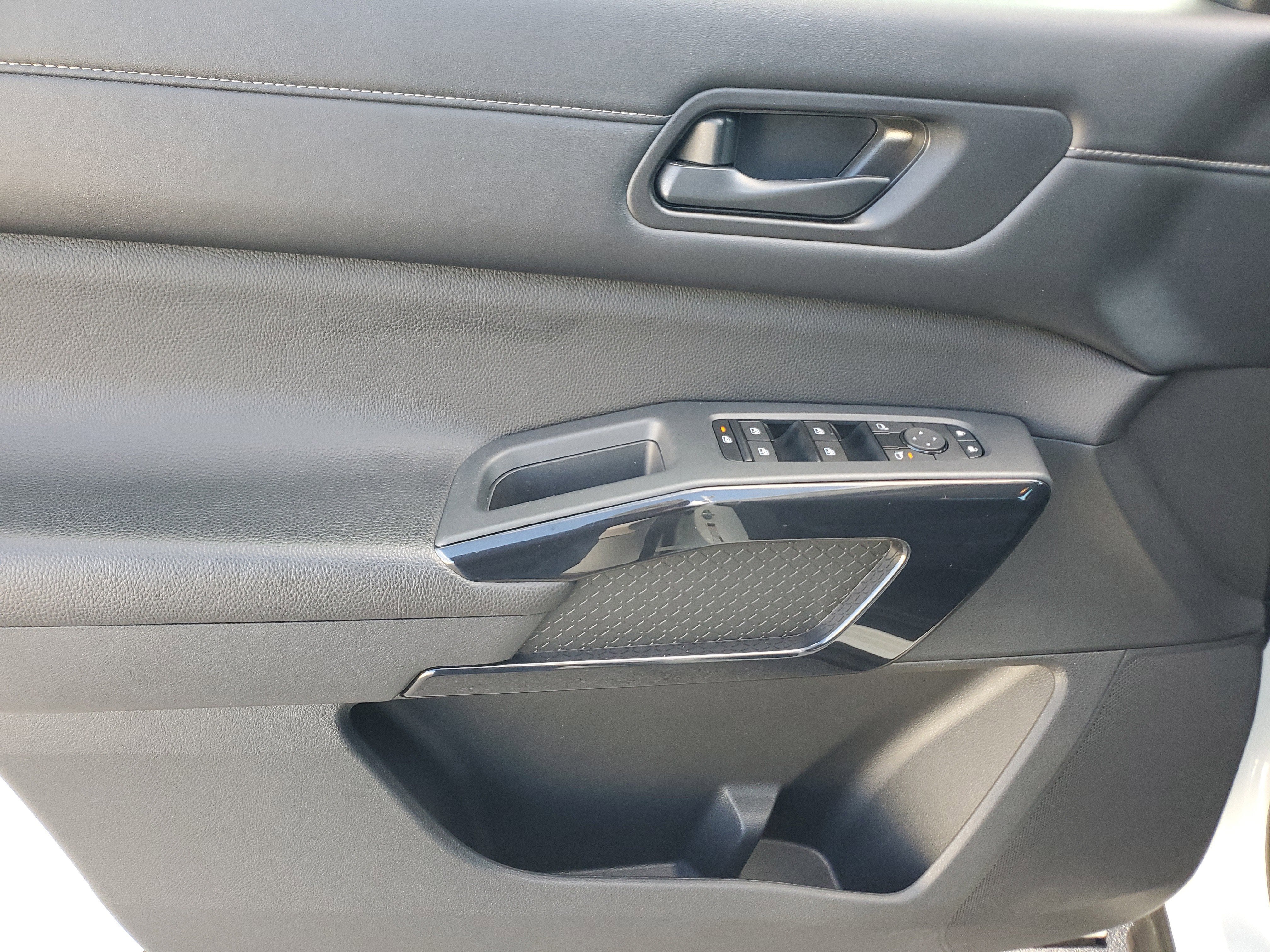 2024 Nissan Pathfinder S