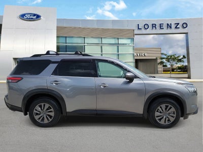 2022 Nissan Pathfinder SV