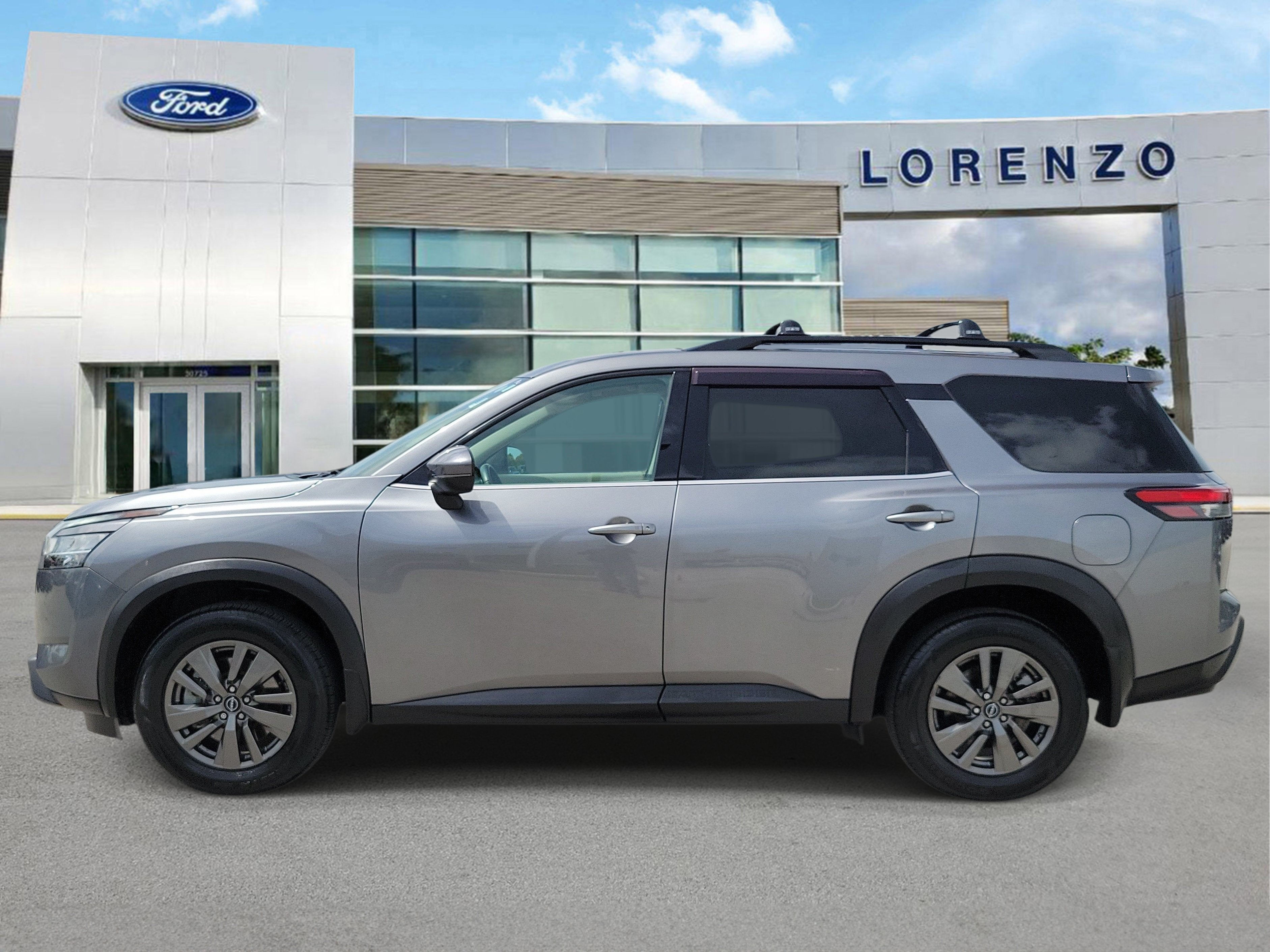 2022 Nissan Pathfinder SV