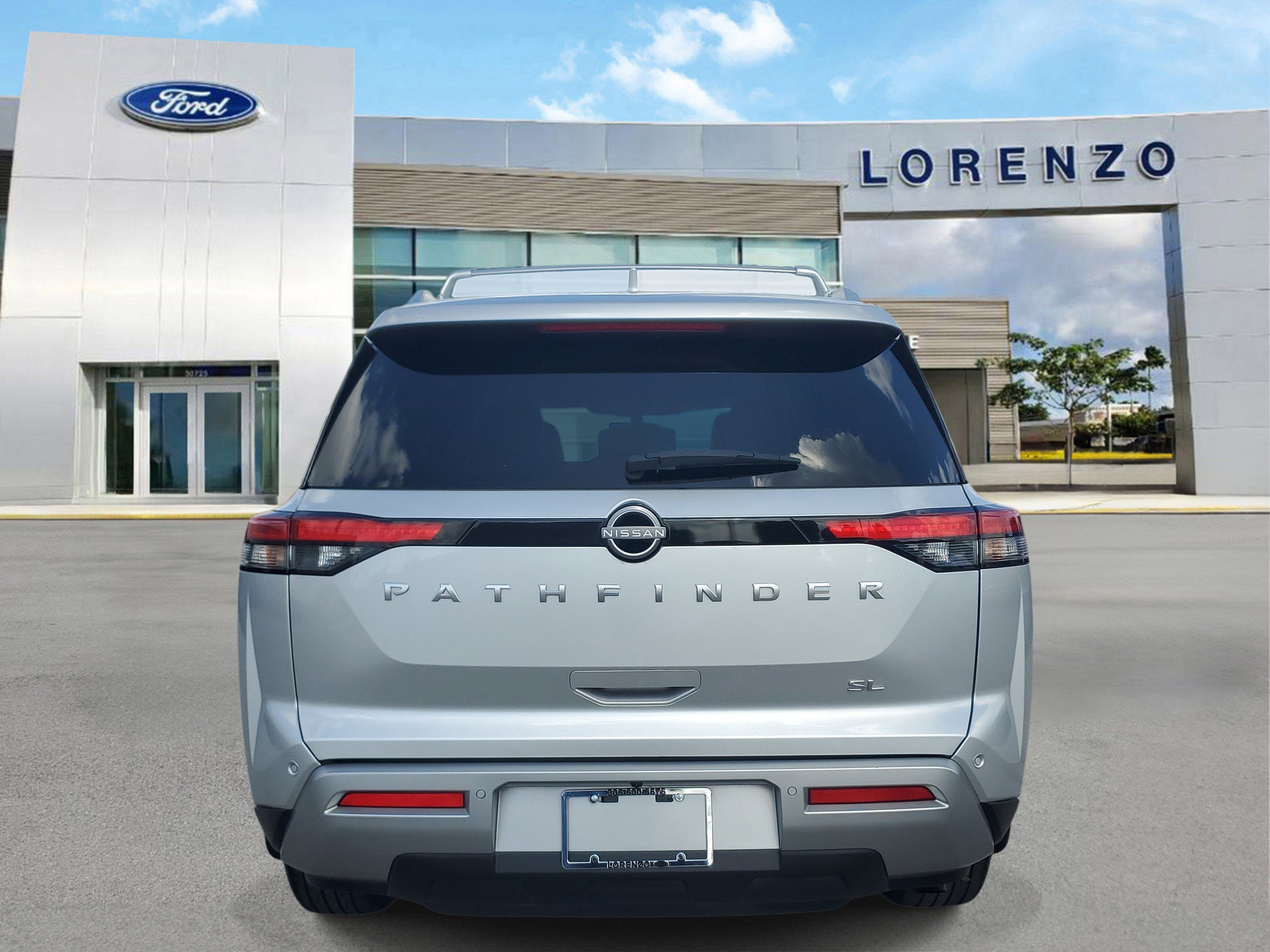 2024 Nissan Pathfinder SL