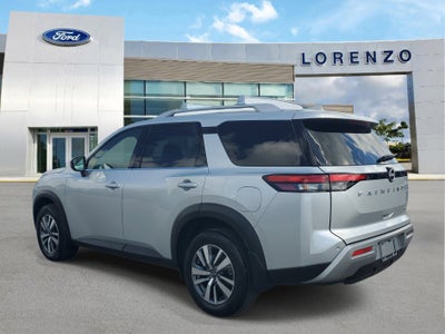2024 Nissan Pathfinder SL