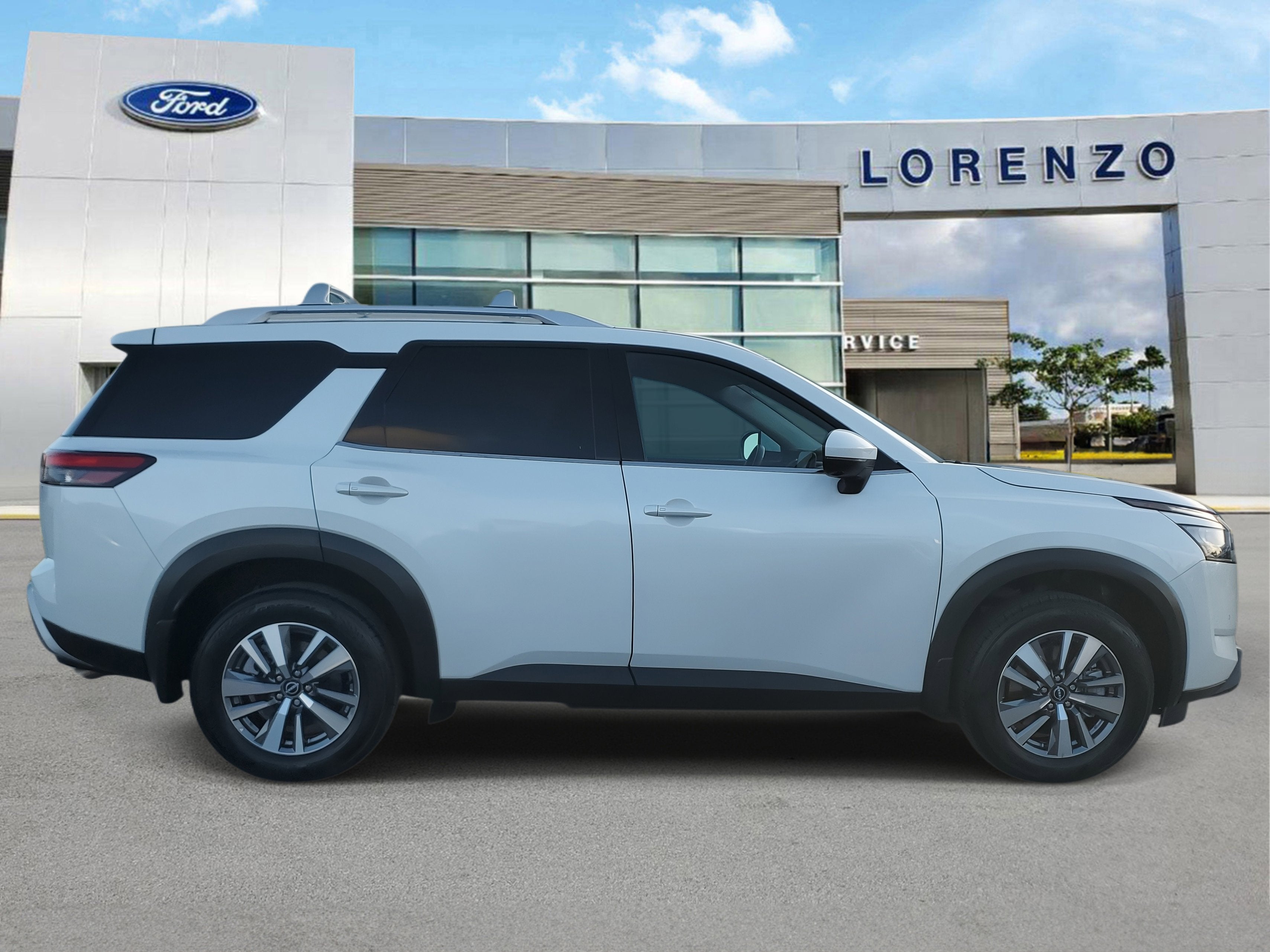 2025 Nissan Pathfinder SL