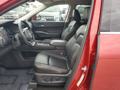 2024 Nissan Pathfinder SL