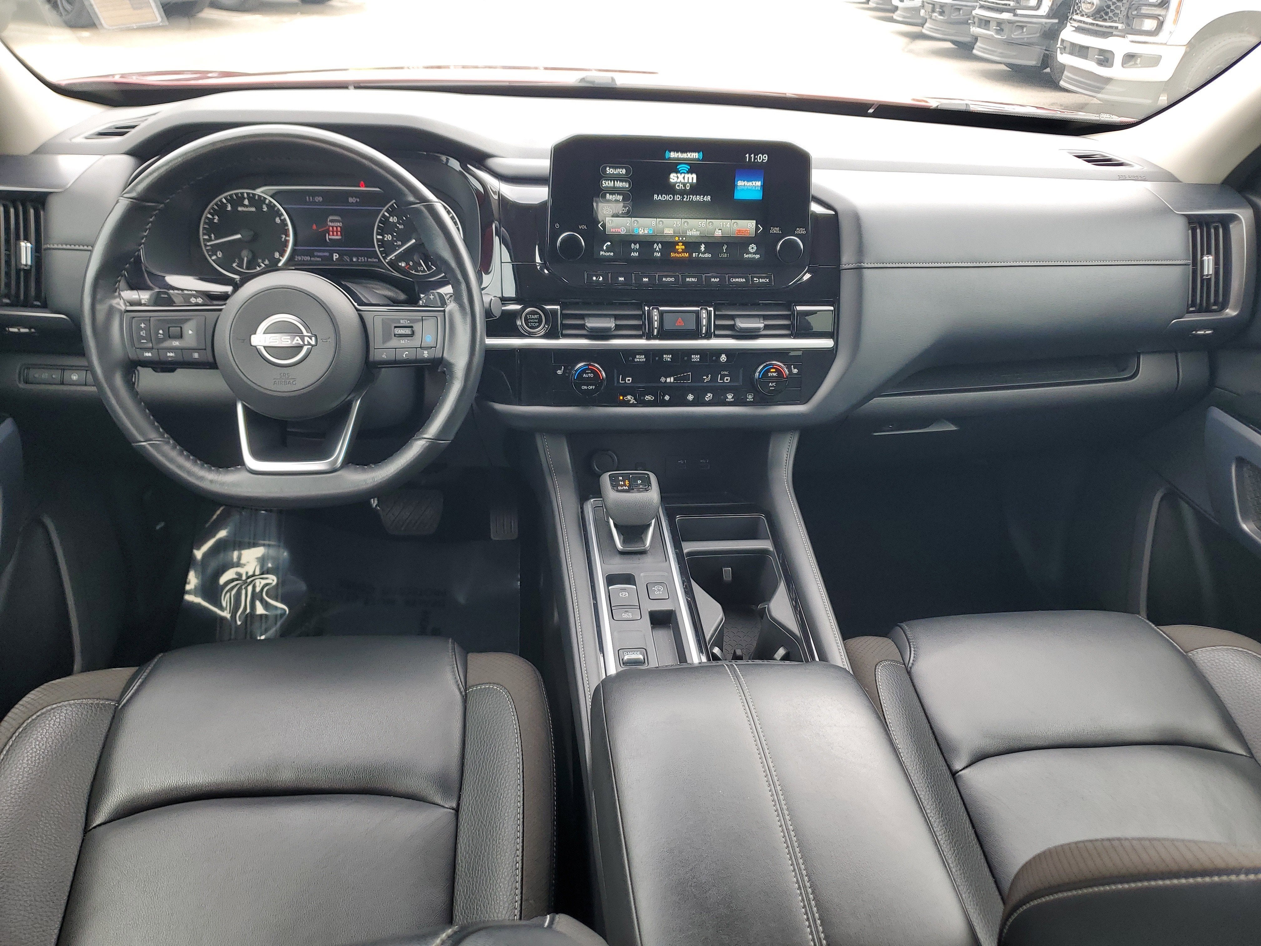 2024 Nissan Pathfinder SL