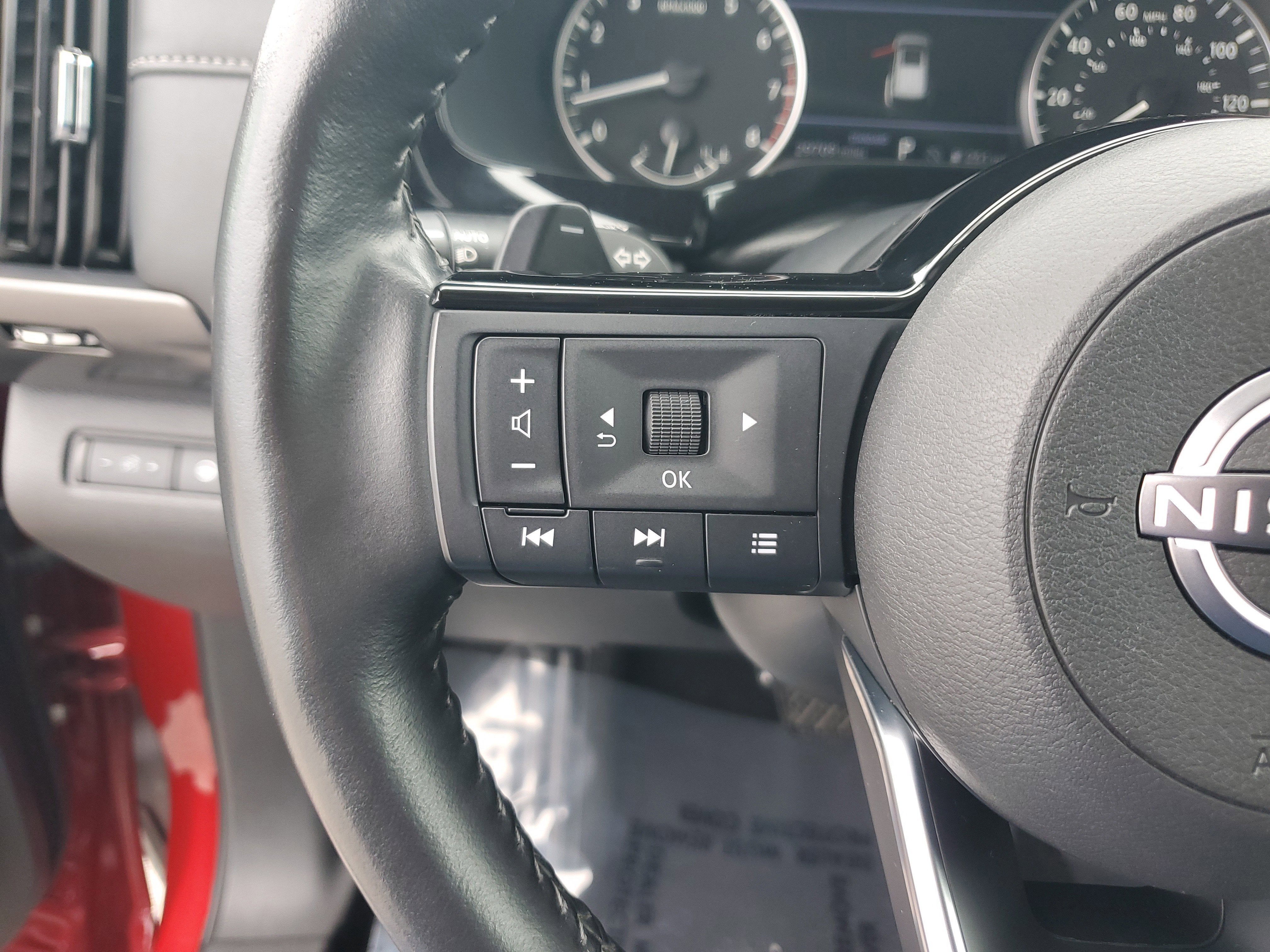 2024 Nissan Pathfinder SL