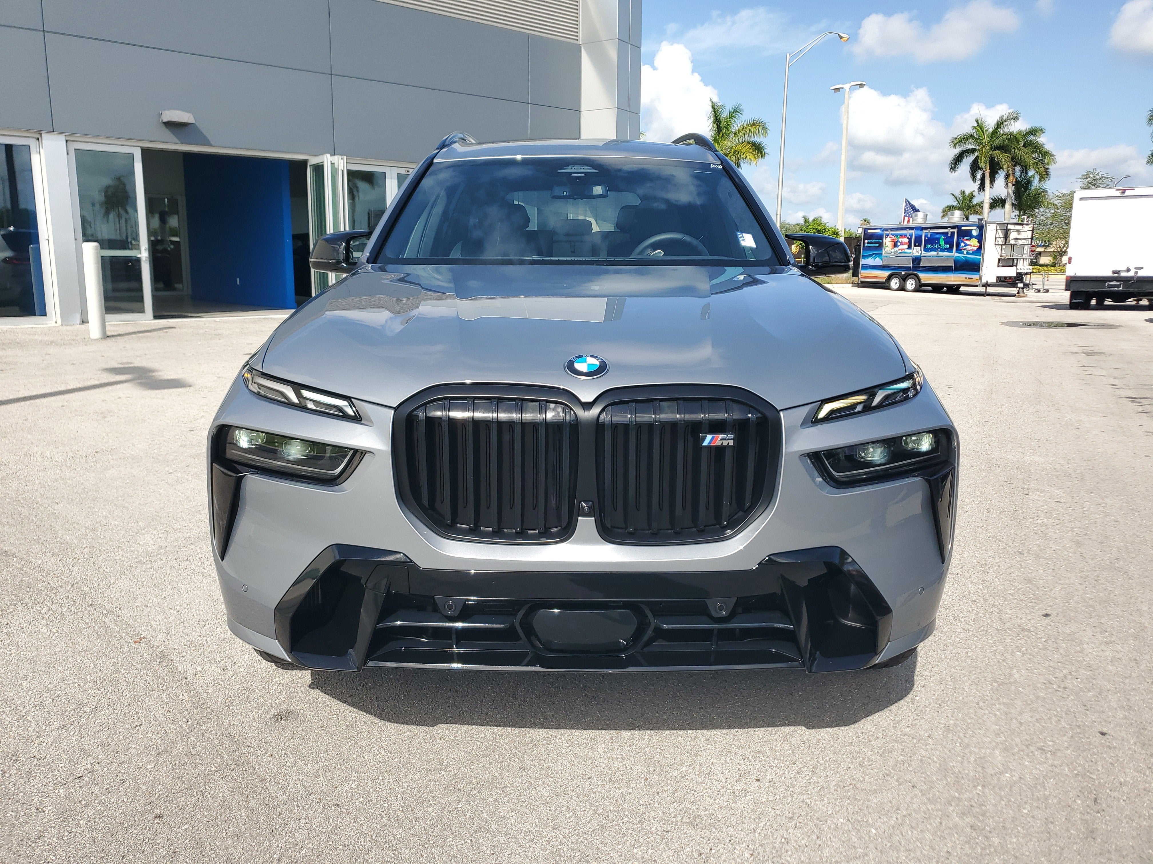 2025 BMW X7 M60i
