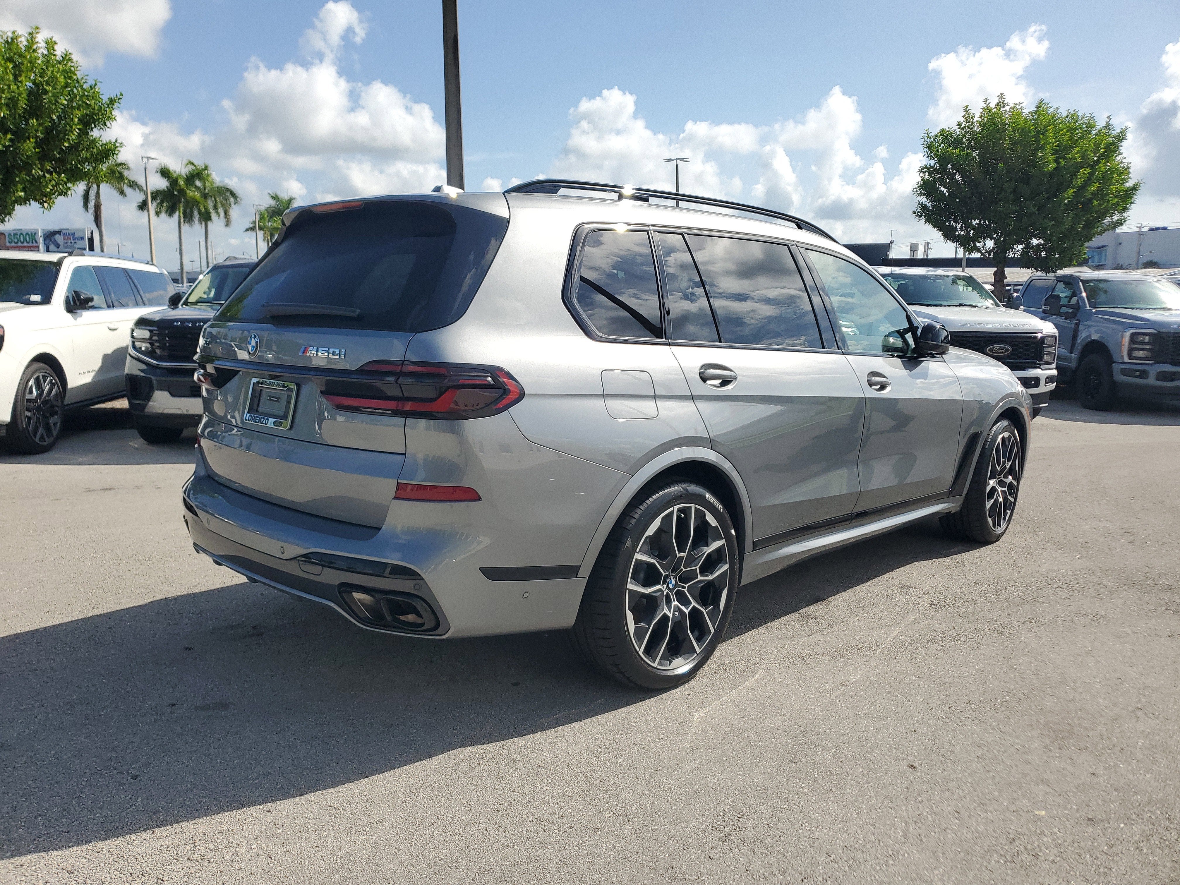 2025 BMW X7 M60i
