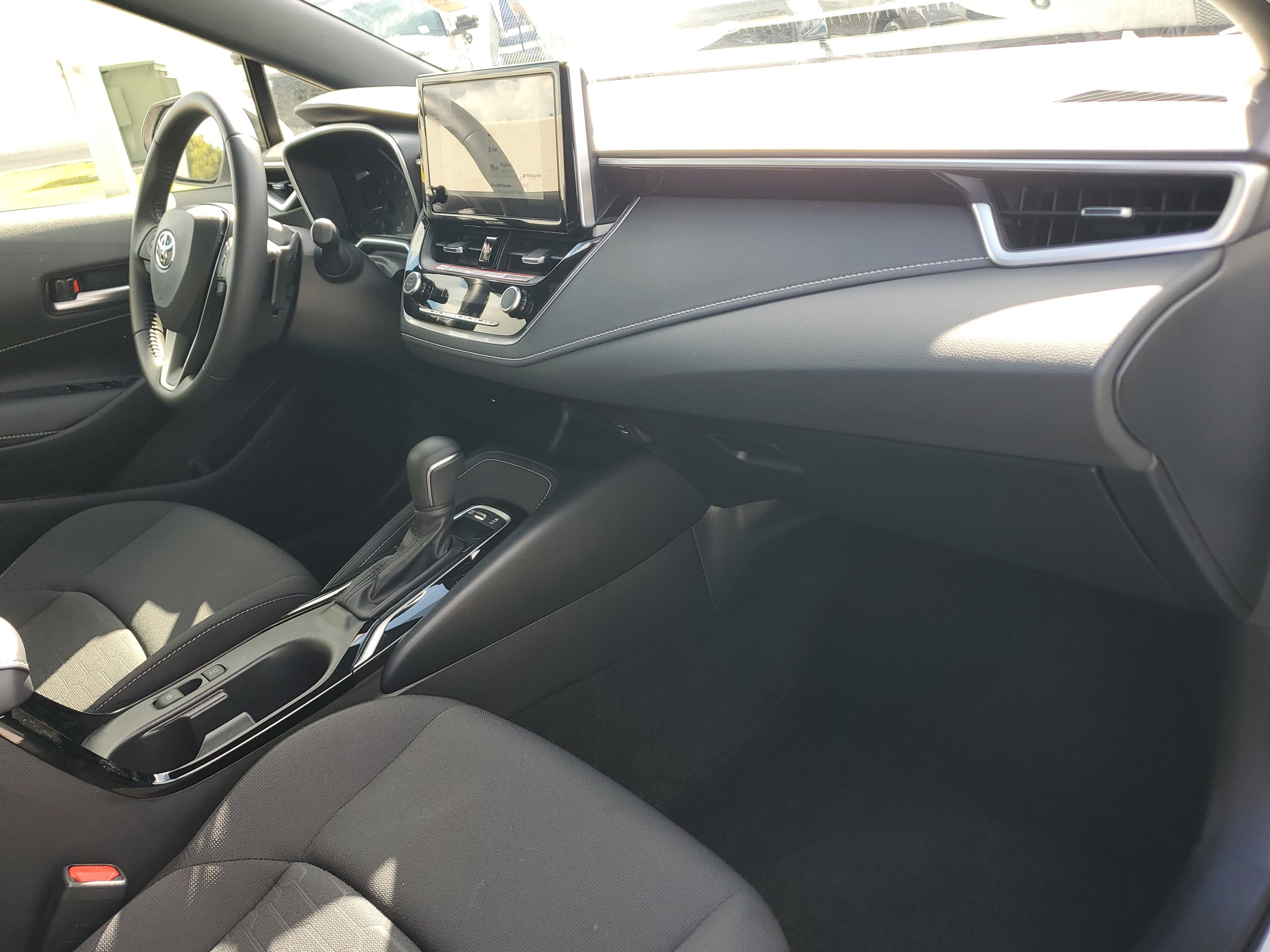 2025 Toyota Corolla Hatchback SE