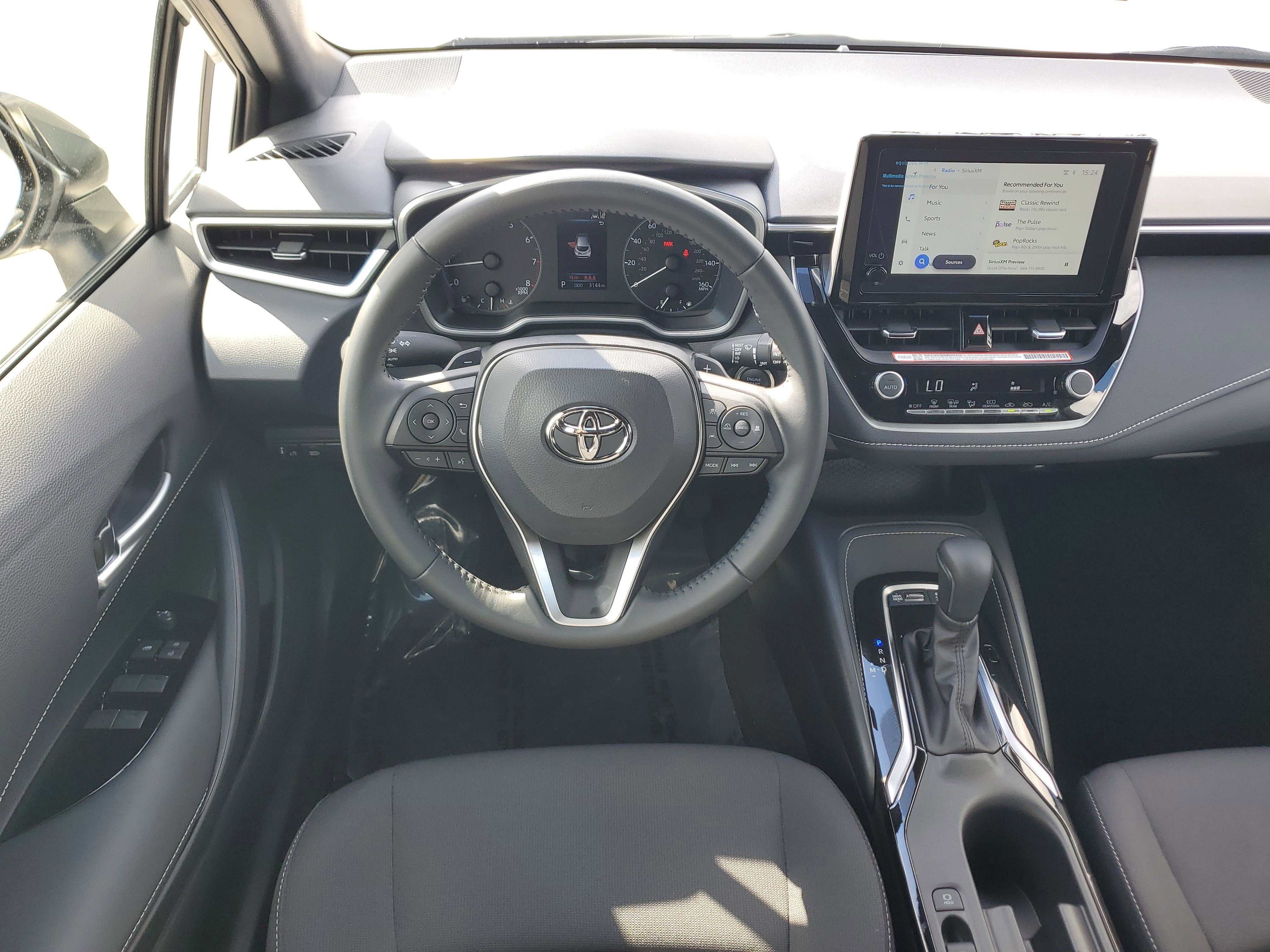 2025 Toyota Corolla Hatchback SE