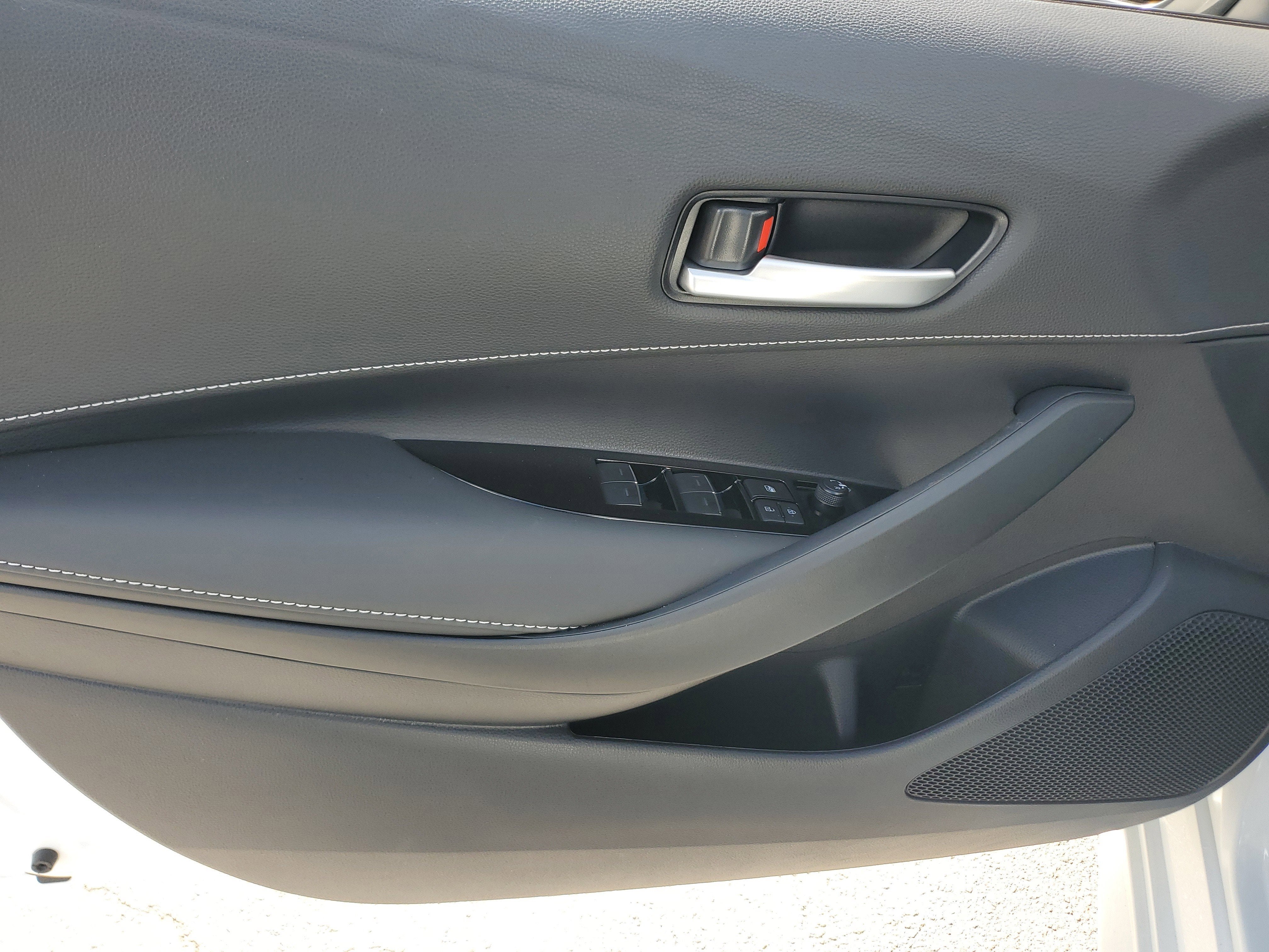 2025 Toyota Corolla Hatchback SE