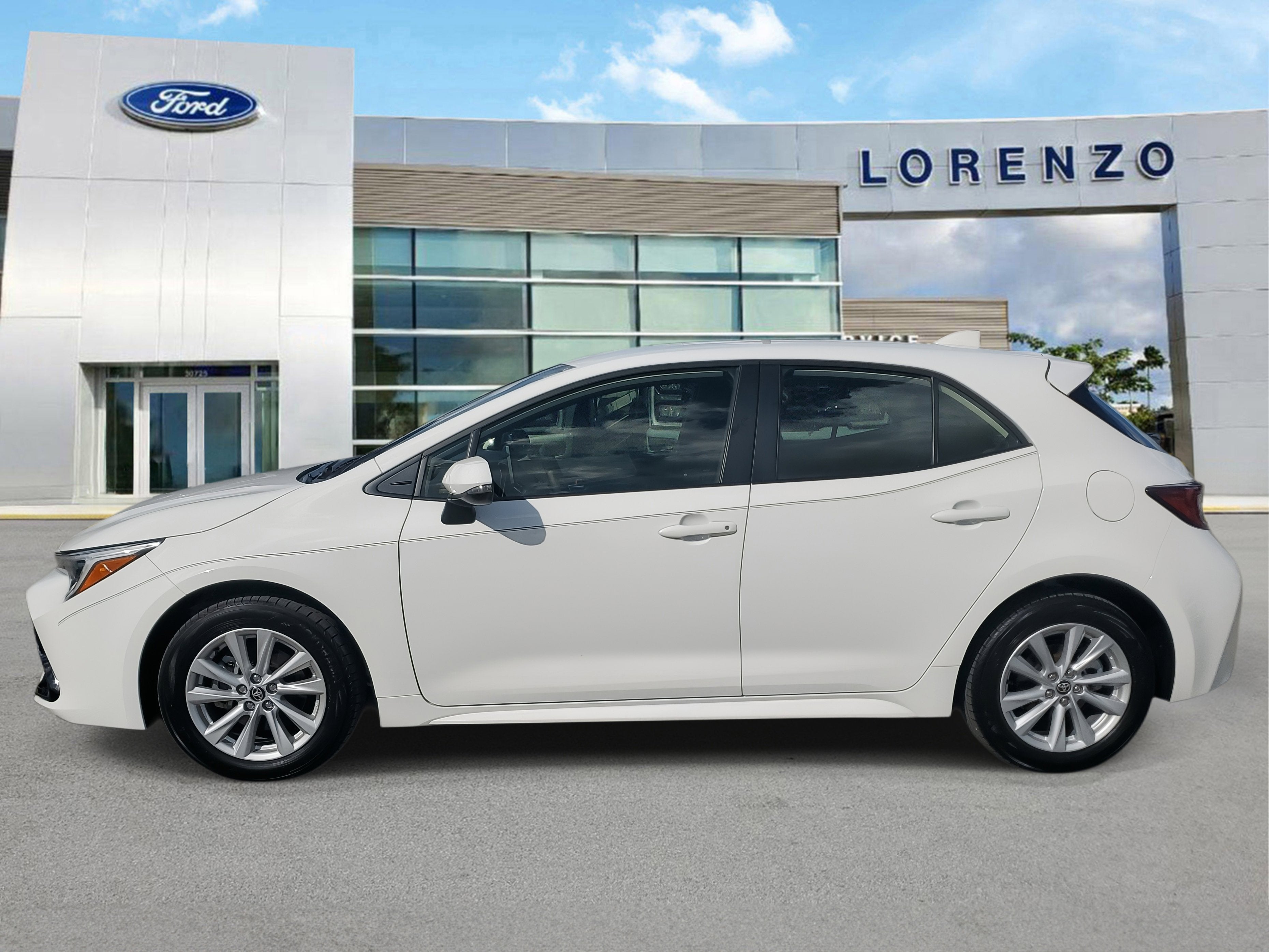 2025 Toyota Corolla Hatchback SE