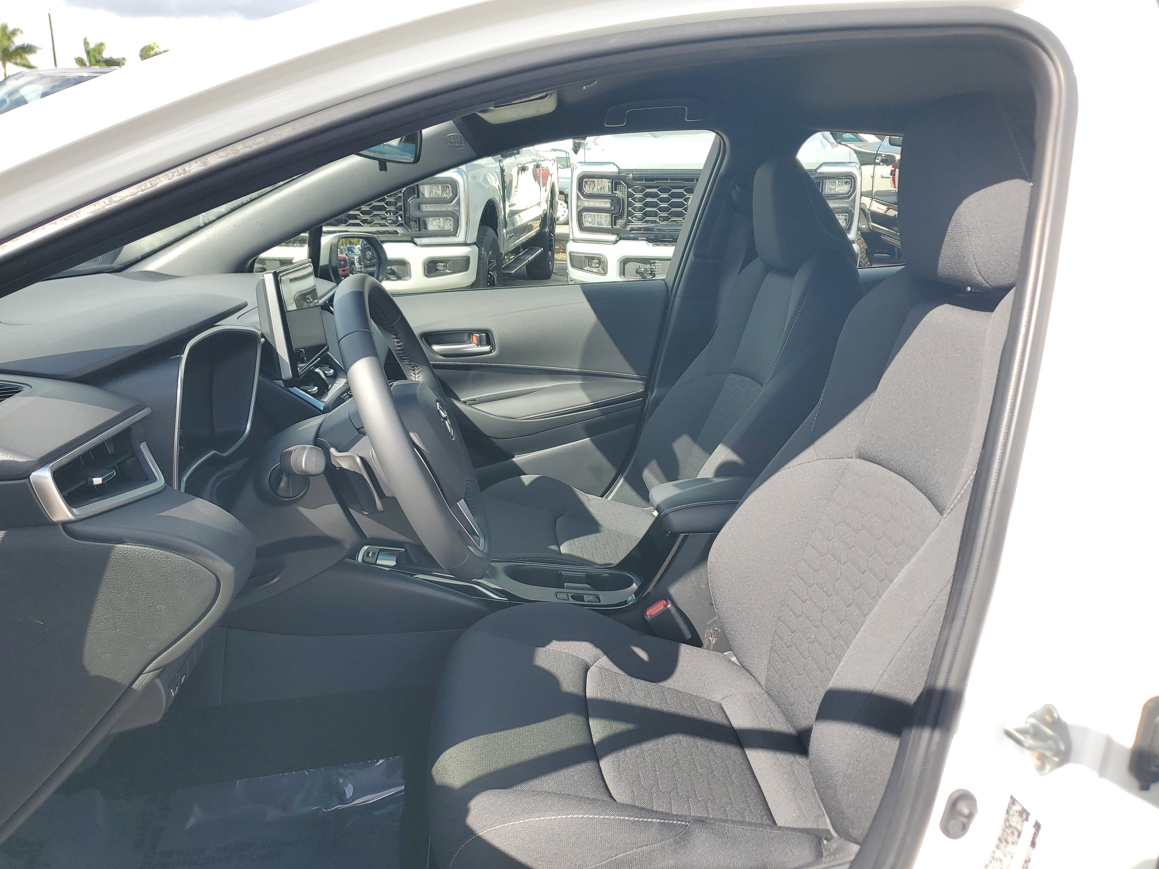 2025 Toyota Corolla Hatchback SE