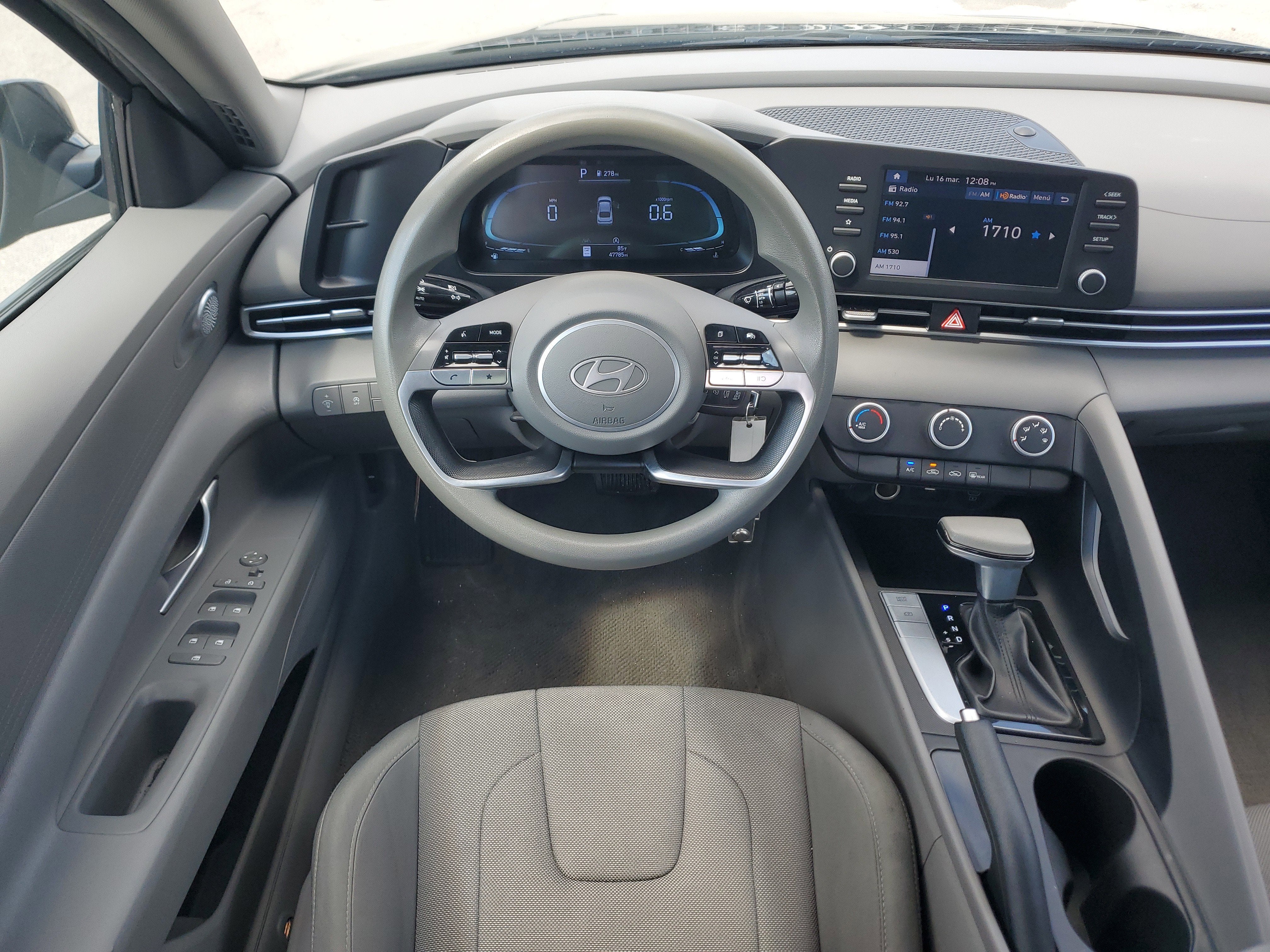 2024 Hyundai Elantra SE