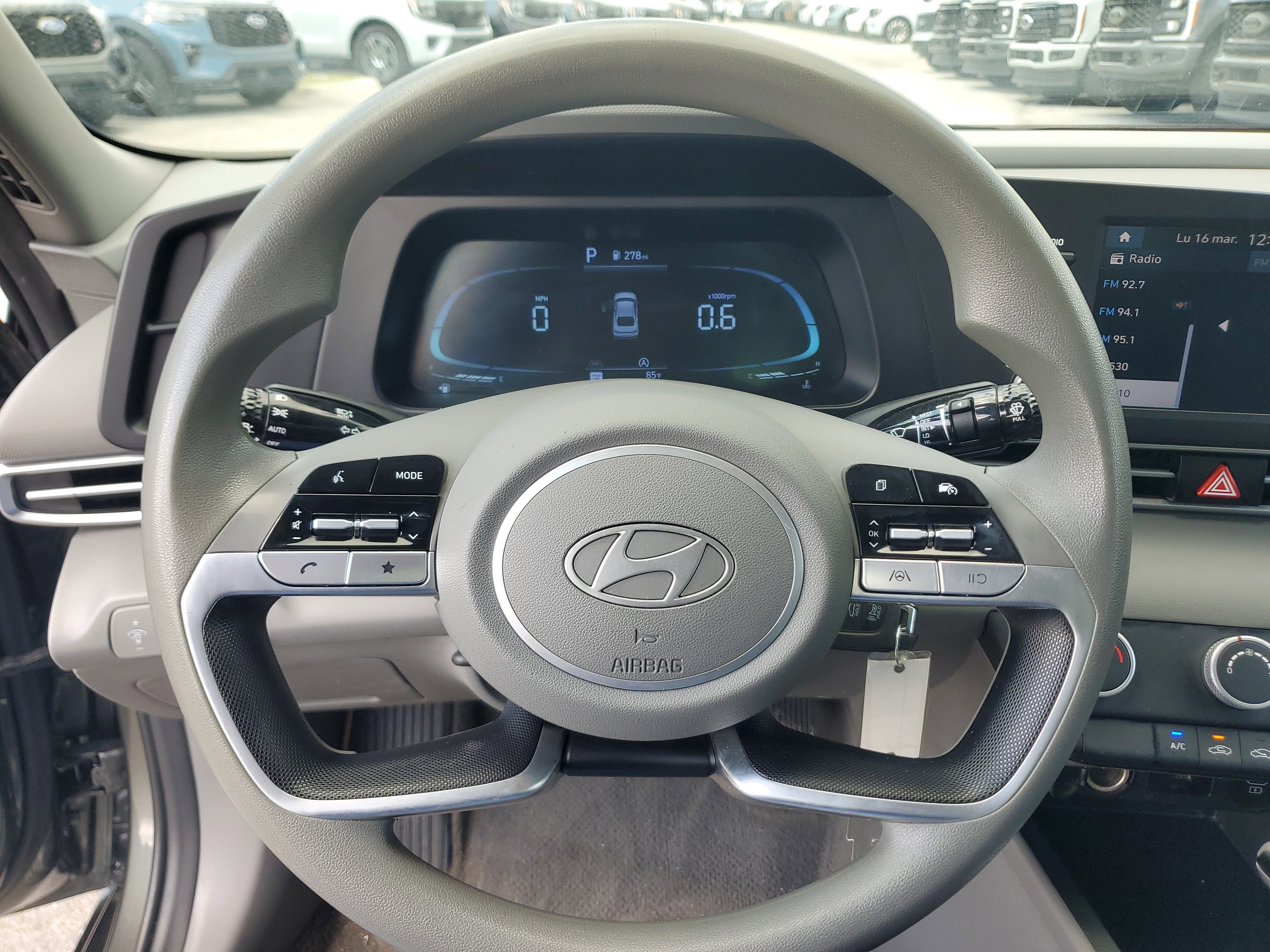 2024 Hyundai Elantra SE