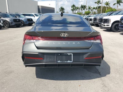 2024 Hyundai Elantra SE