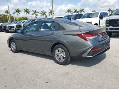 2024 Hyundai Elantra SE