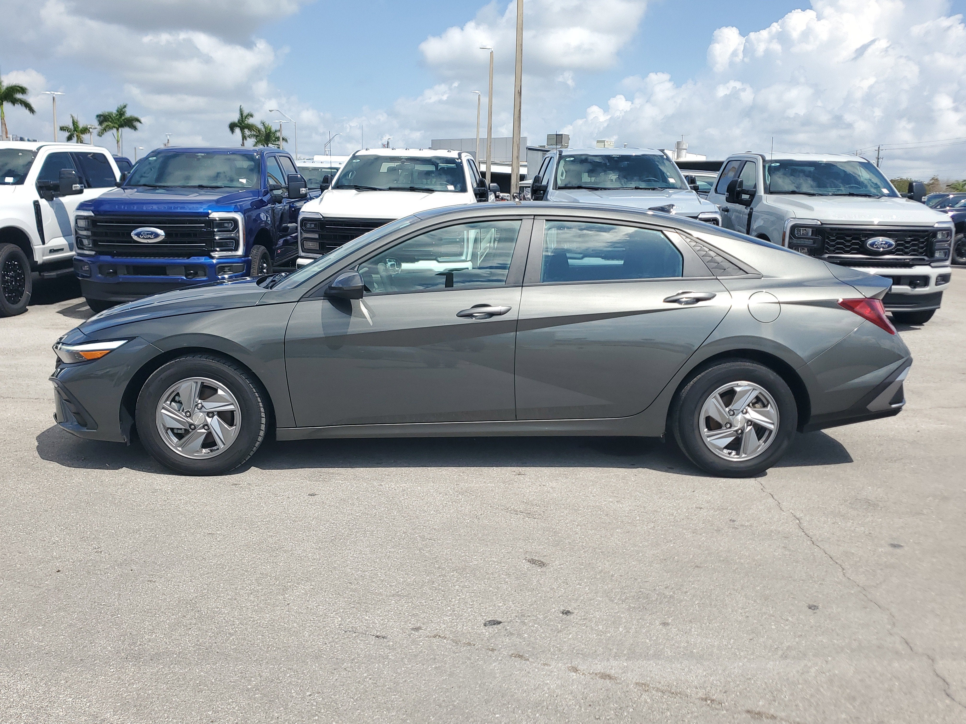 2024 Hyundai Elantra SE