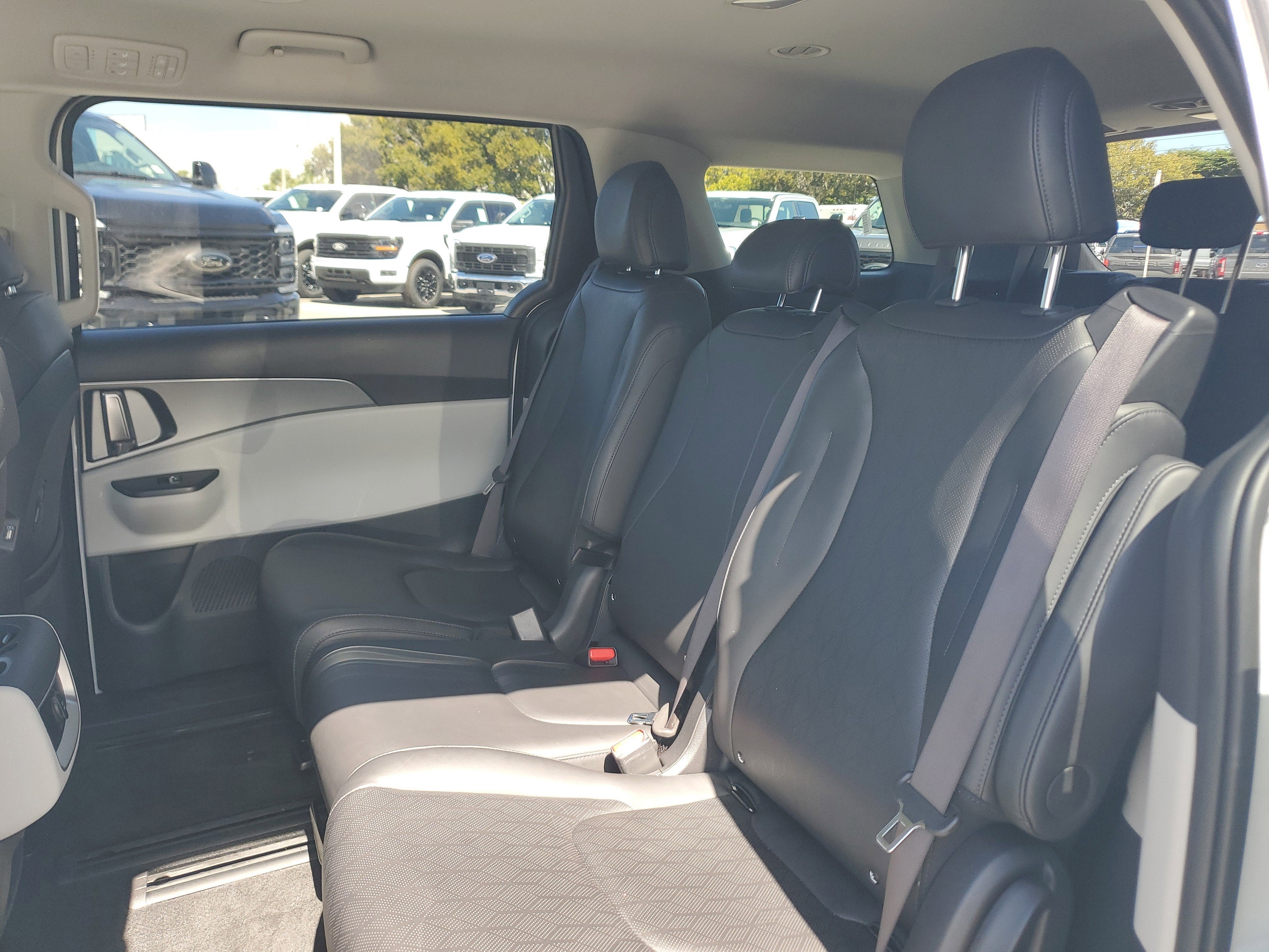 2023 Kia Carnival LX