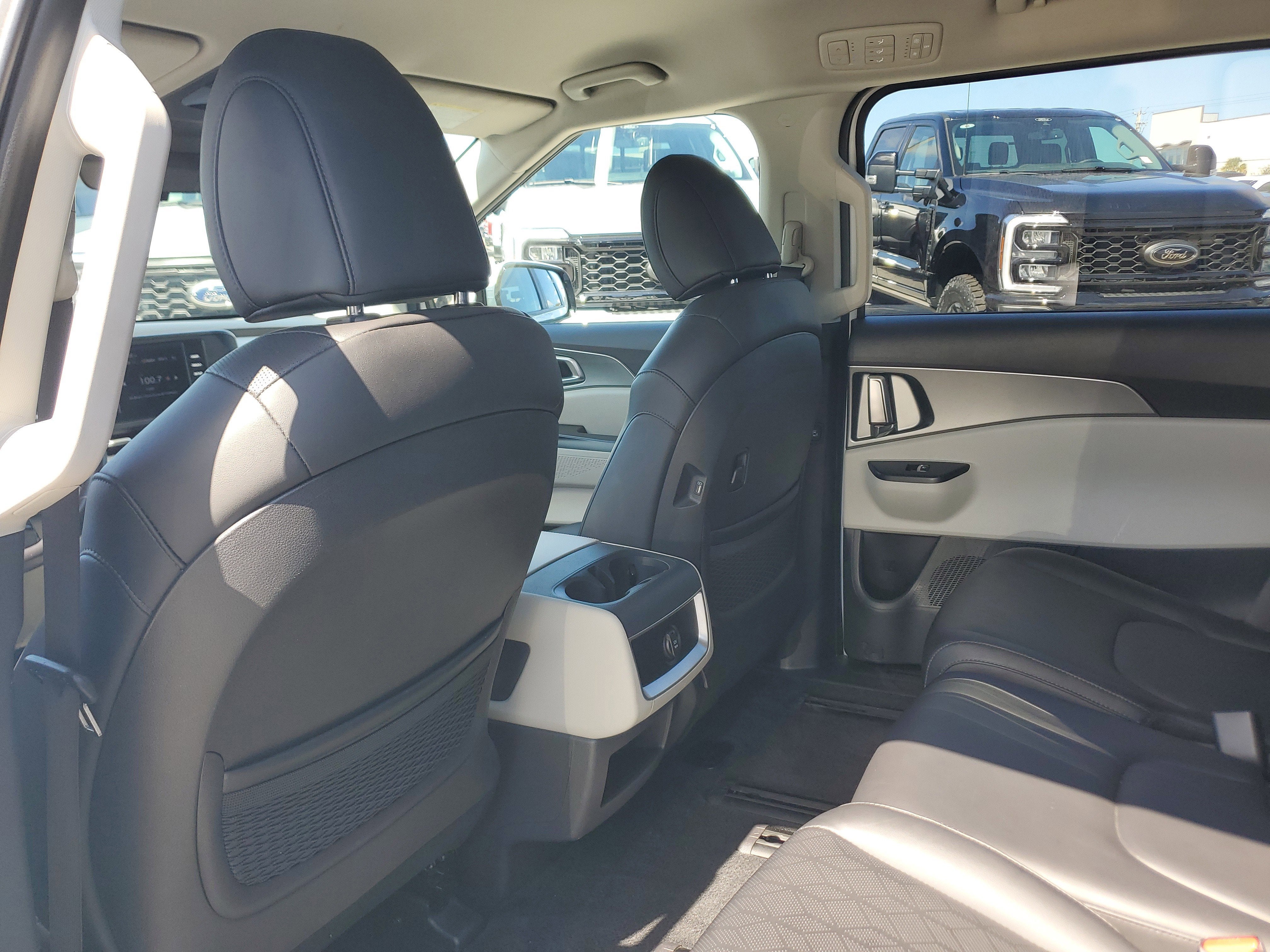 2023 Kia Carnival LX