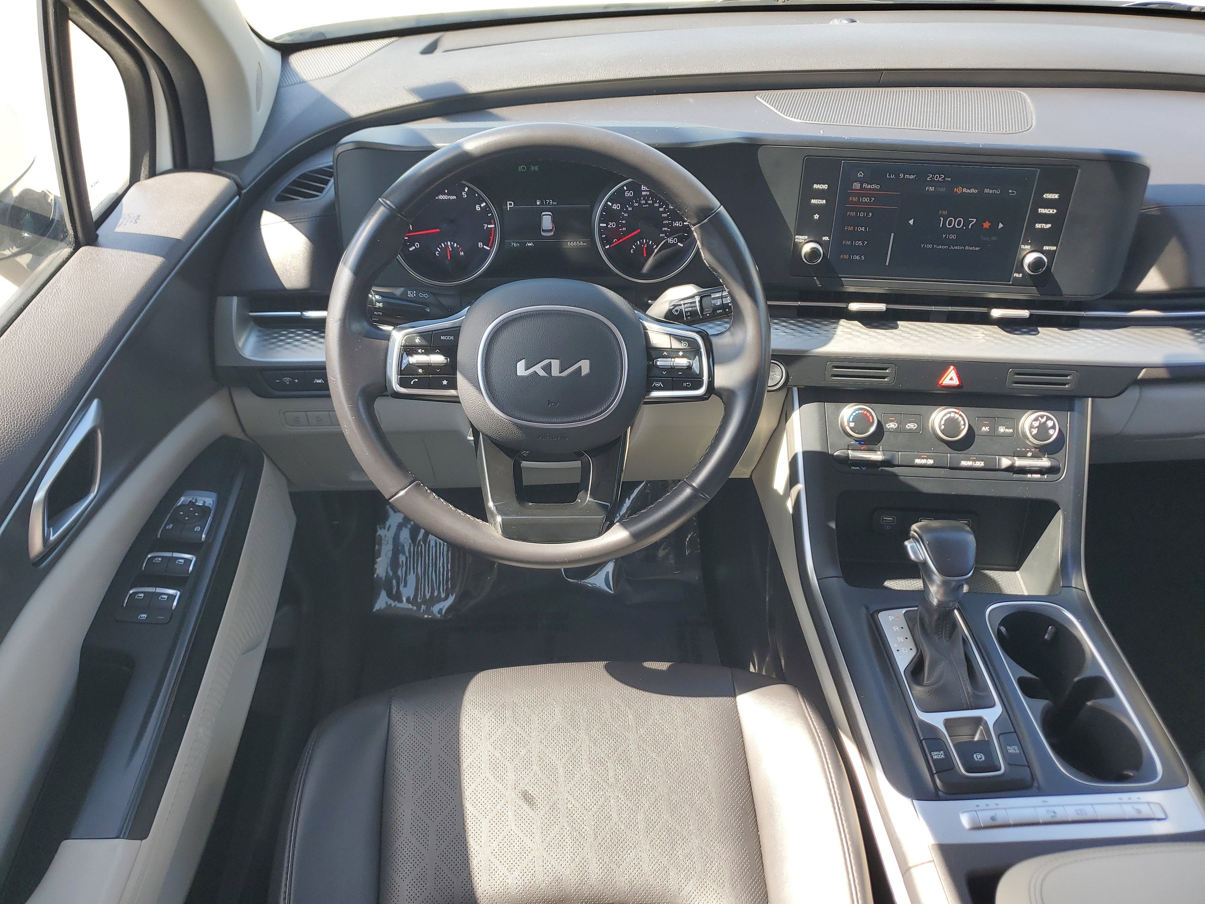 2023 Kia Carnival LX