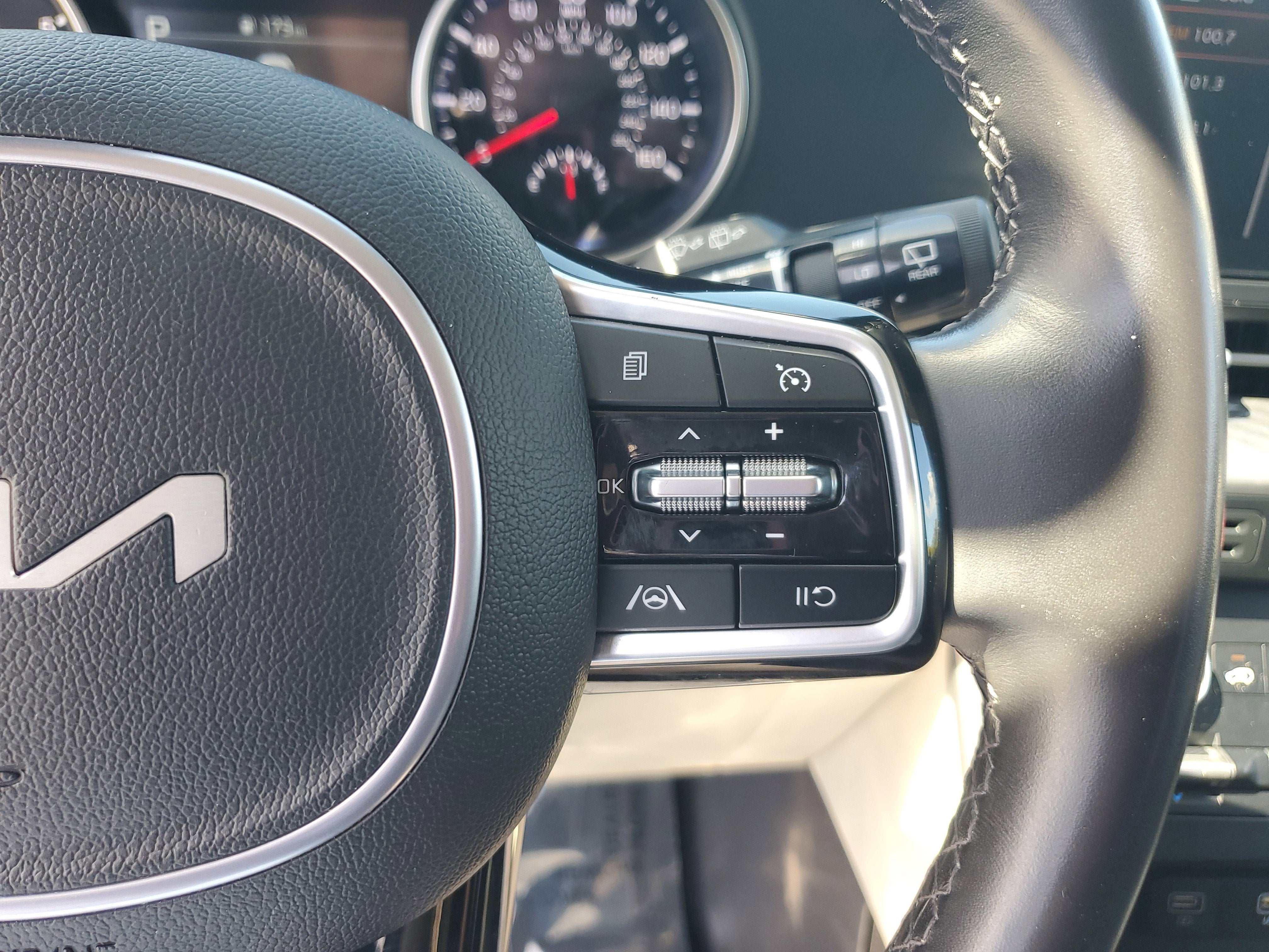 2023 Kia Carnival LX