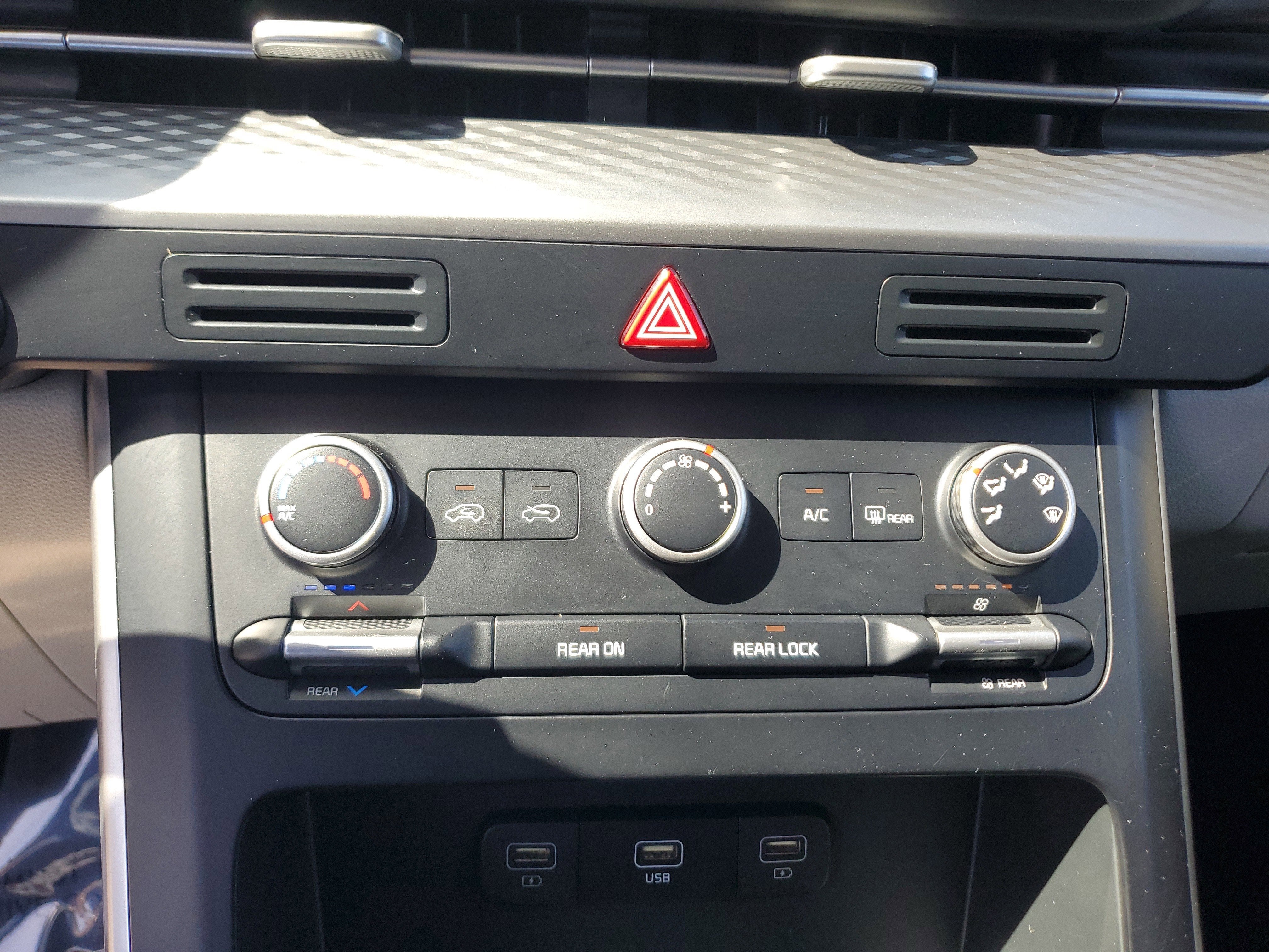 2023 Kia Carnival LX