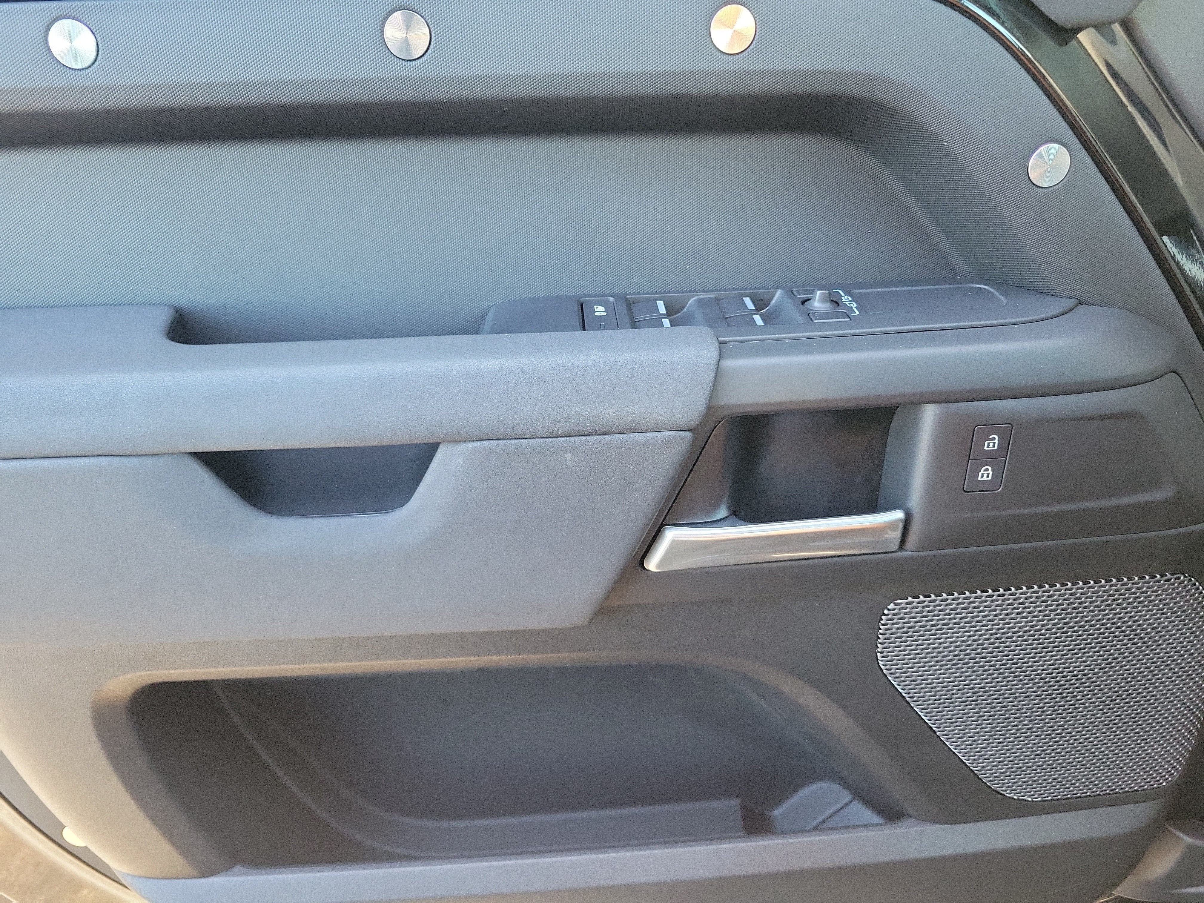2023 Land Rover Defender Standard