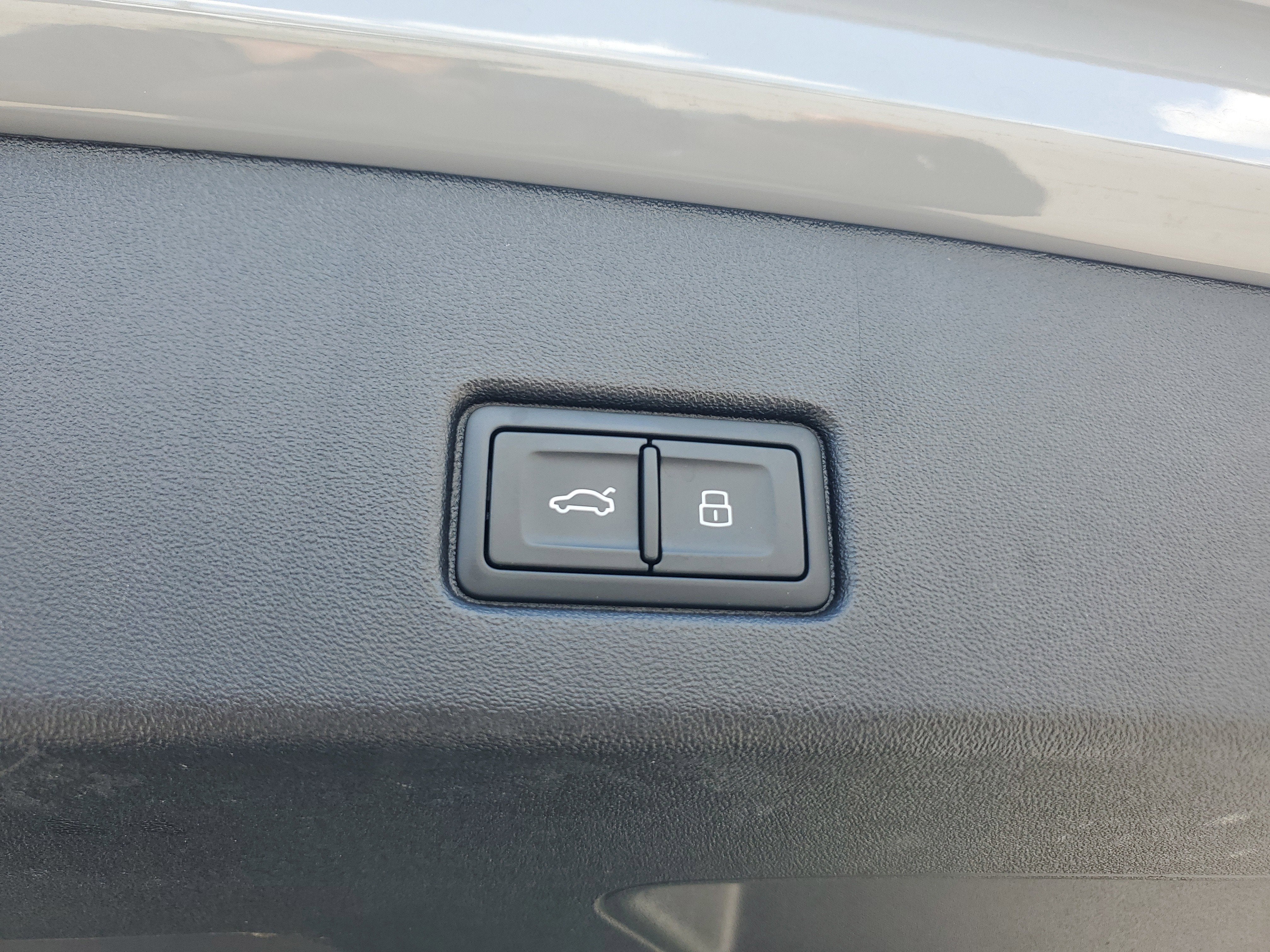 2024 Audi Q4 e-tron Premium Plus