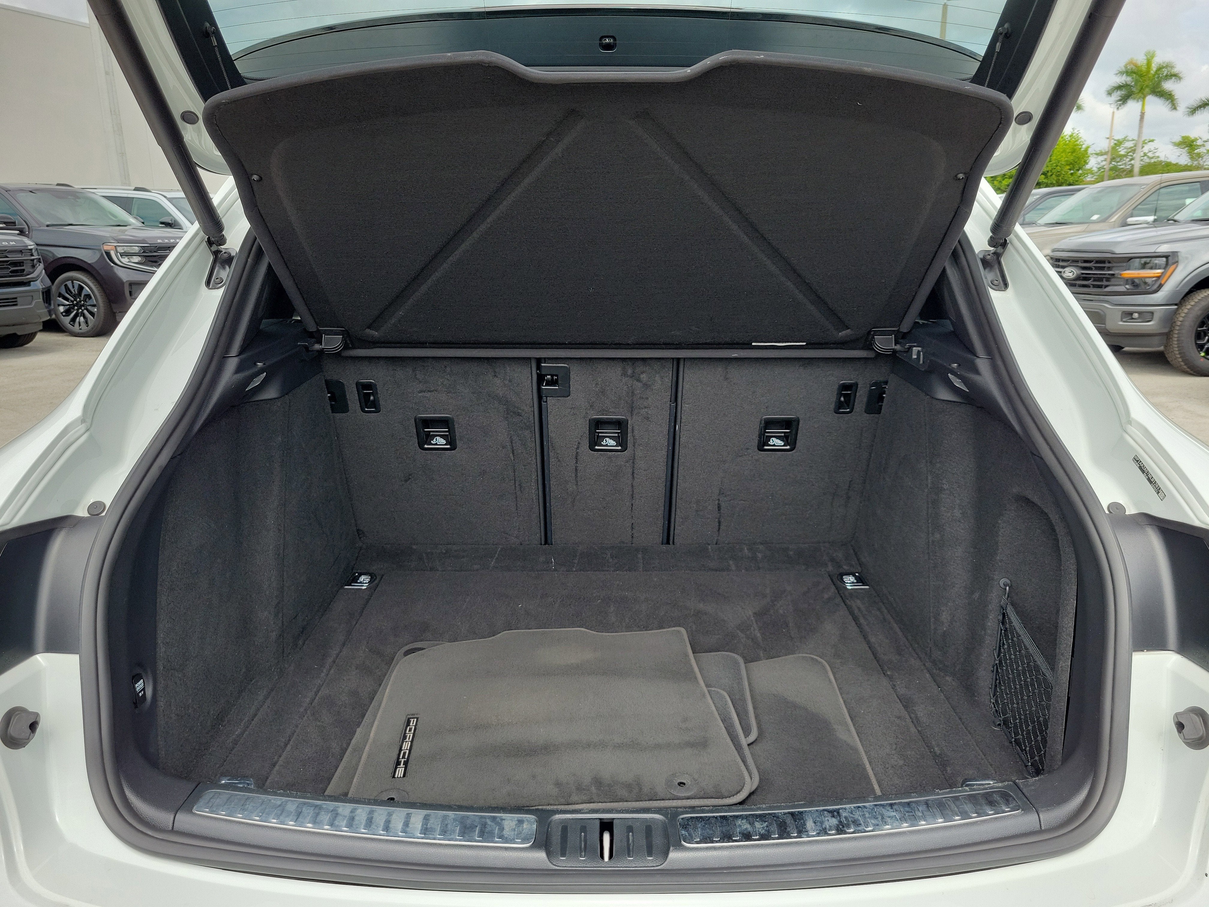 2021 Porsche Macan Base